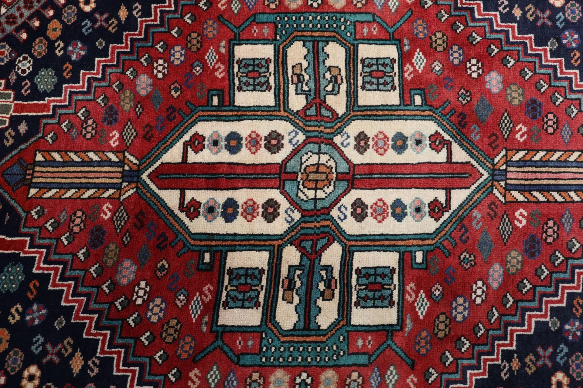 Shiraz Persian Rug — hand-knotted, 170 × 253 cm, Wool