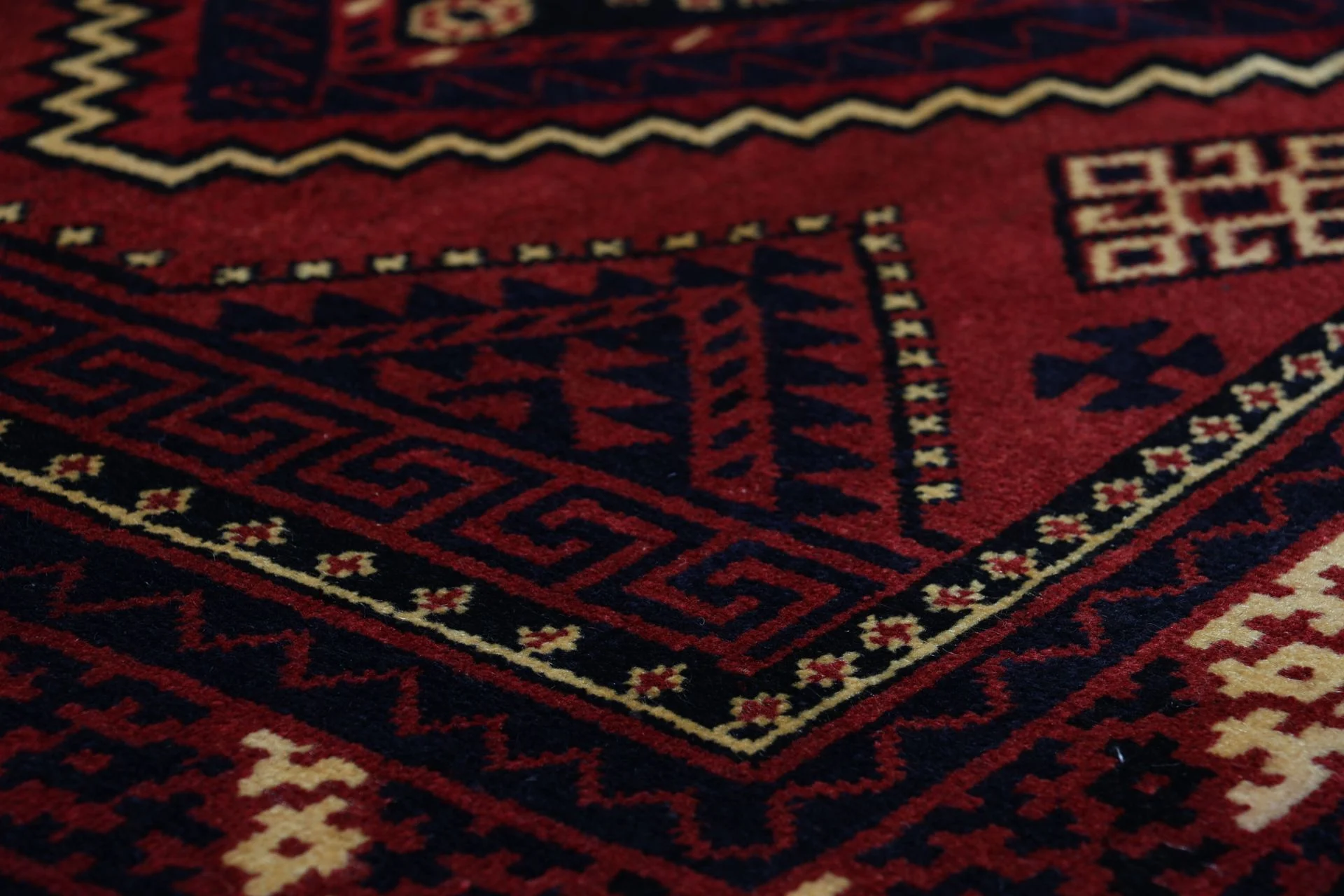 Shiraz Persian Rug — hand-knotted, 165 × 250 cm, Wool