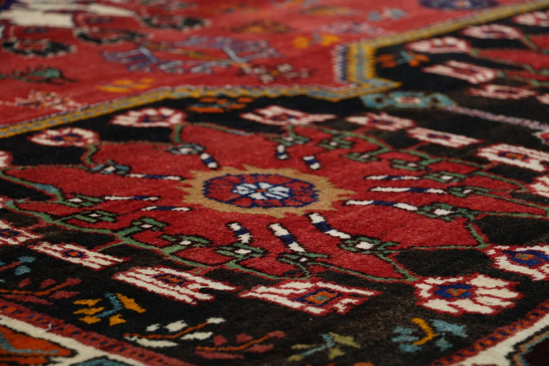 Shiraz Persian Rug — hand-knotted, 160 × 260 cm, Wool