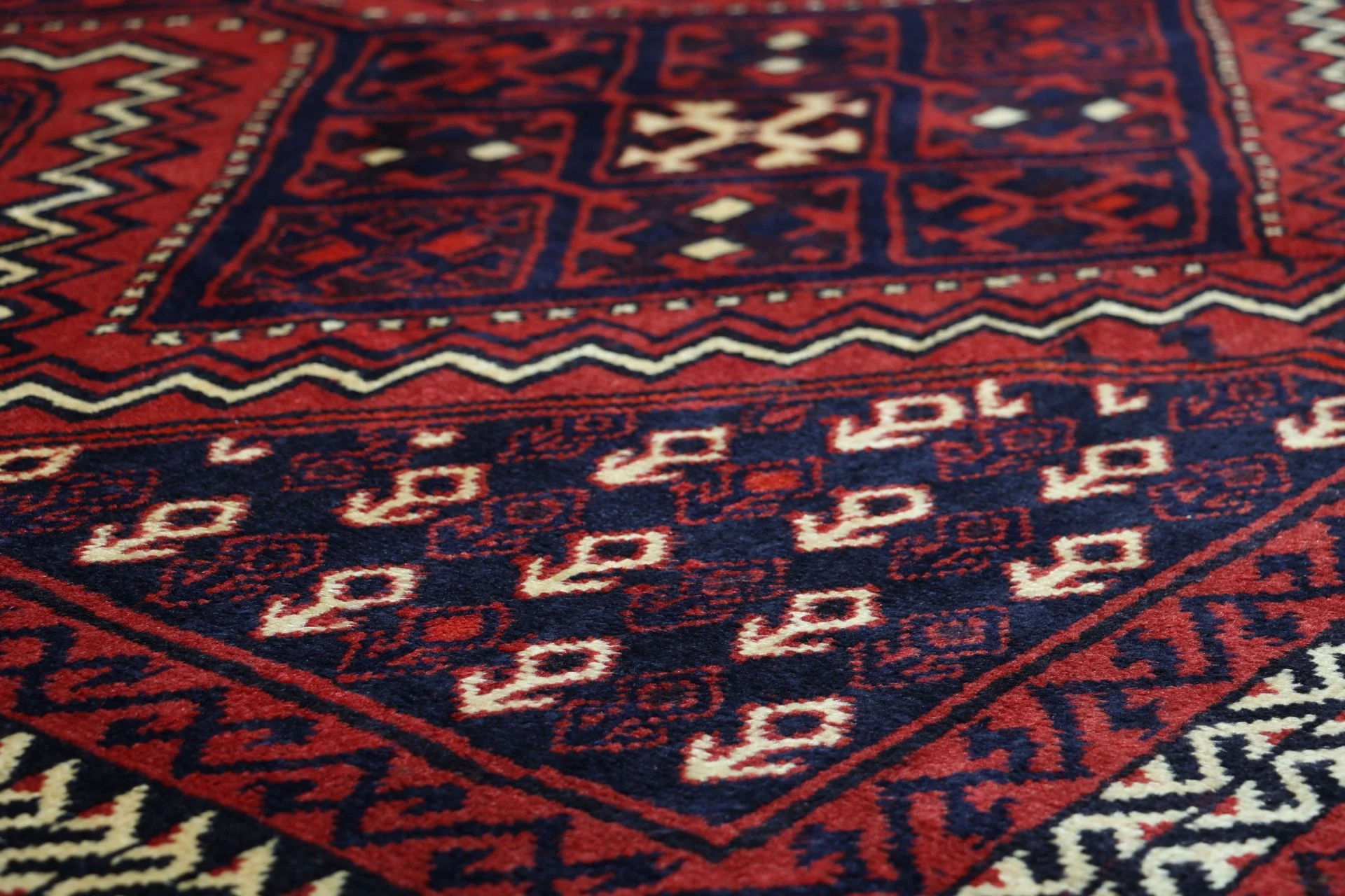 Shiraz Persian Rug — hand-knotted, 177 × 260 cm, Wool