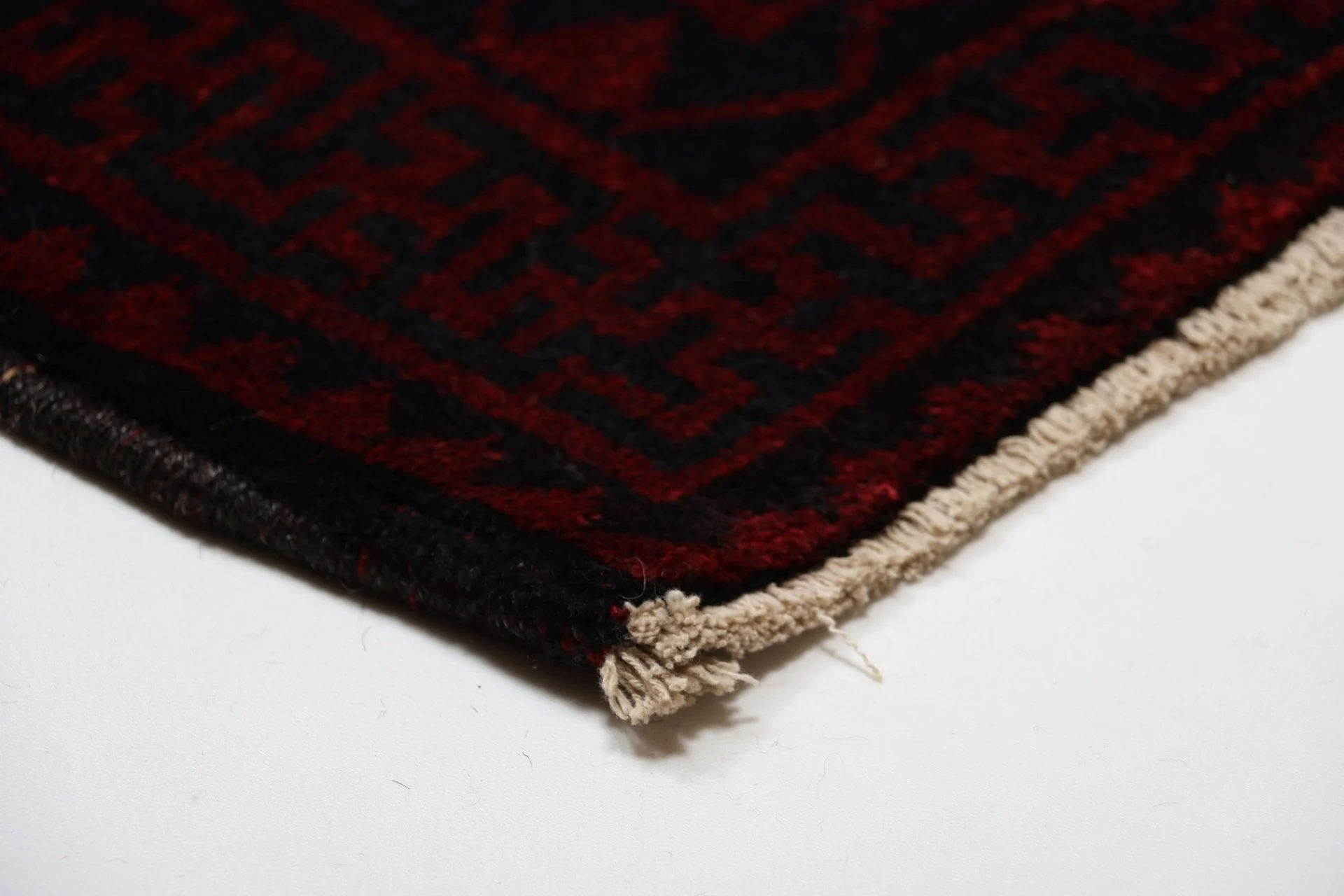 Hand-Knotted Wool Shiraz Persian Rug, 170 × 257 cm