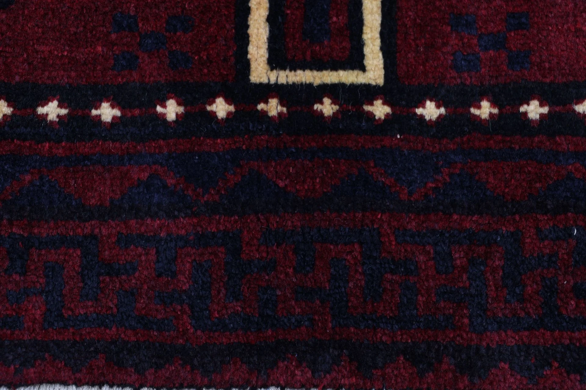 Hand-Knotted Wool Shiraz Persian Rug, 170 × 257 cm