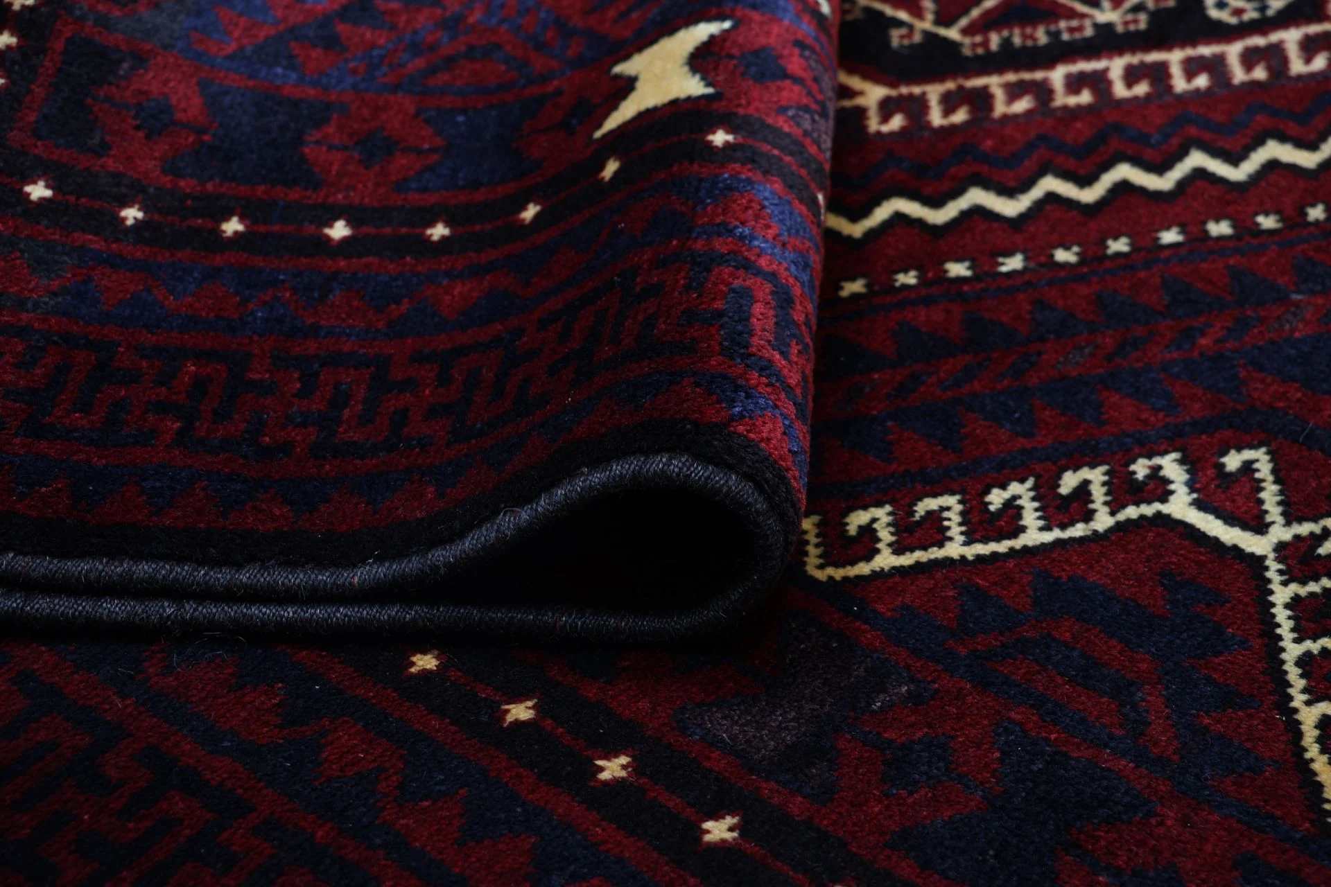 Hand-Knotted Wool Shiraz Persian Rug, 170 × 257 cm