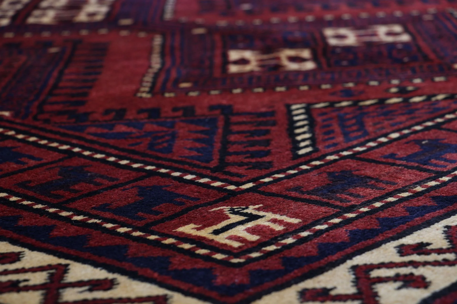 Hand-Knotted Wool Shiraz Persian Rug, 180 × 250 cm