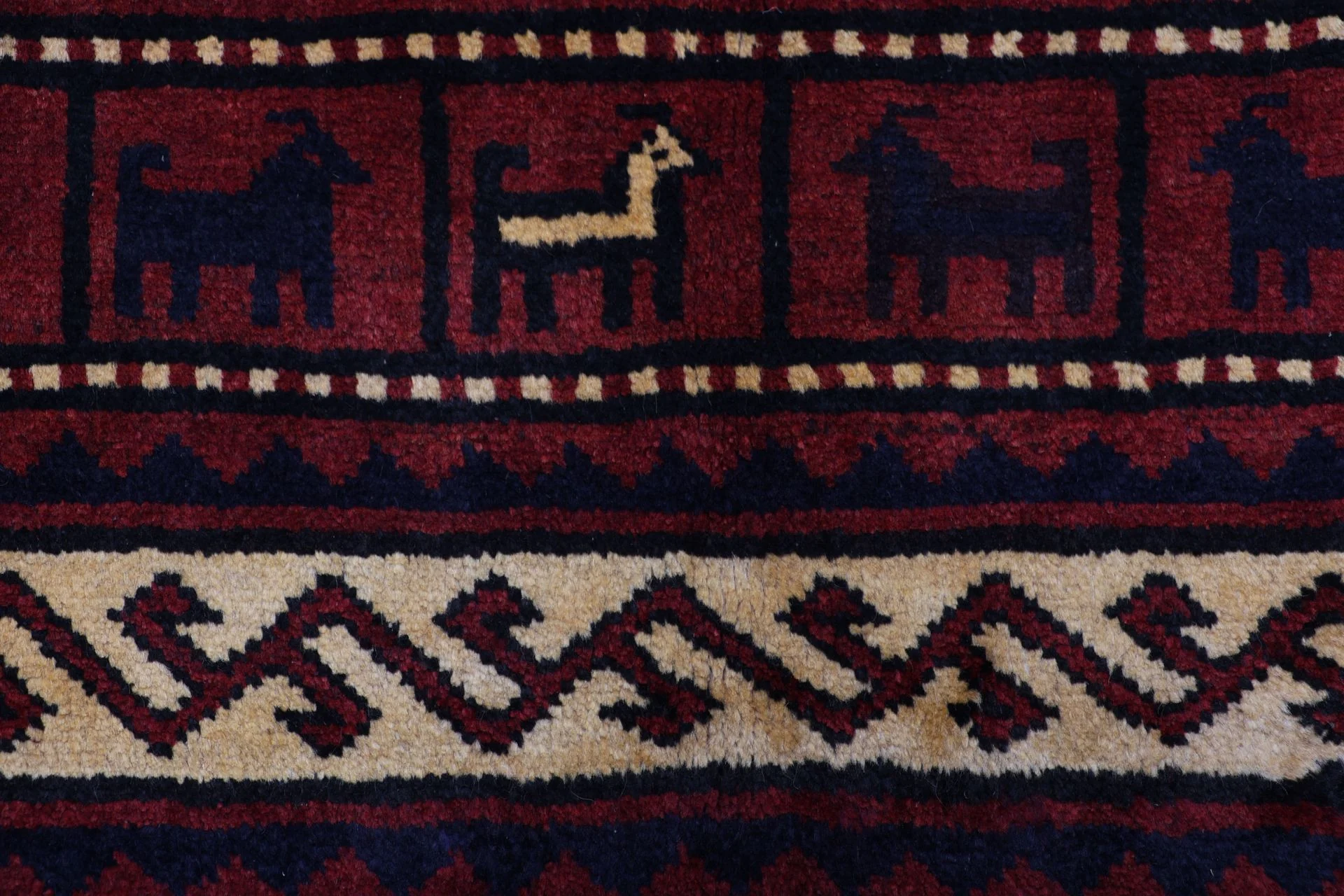 Hand-Knotted Wool Shiraz Persian Rug, 180 × 250 cm