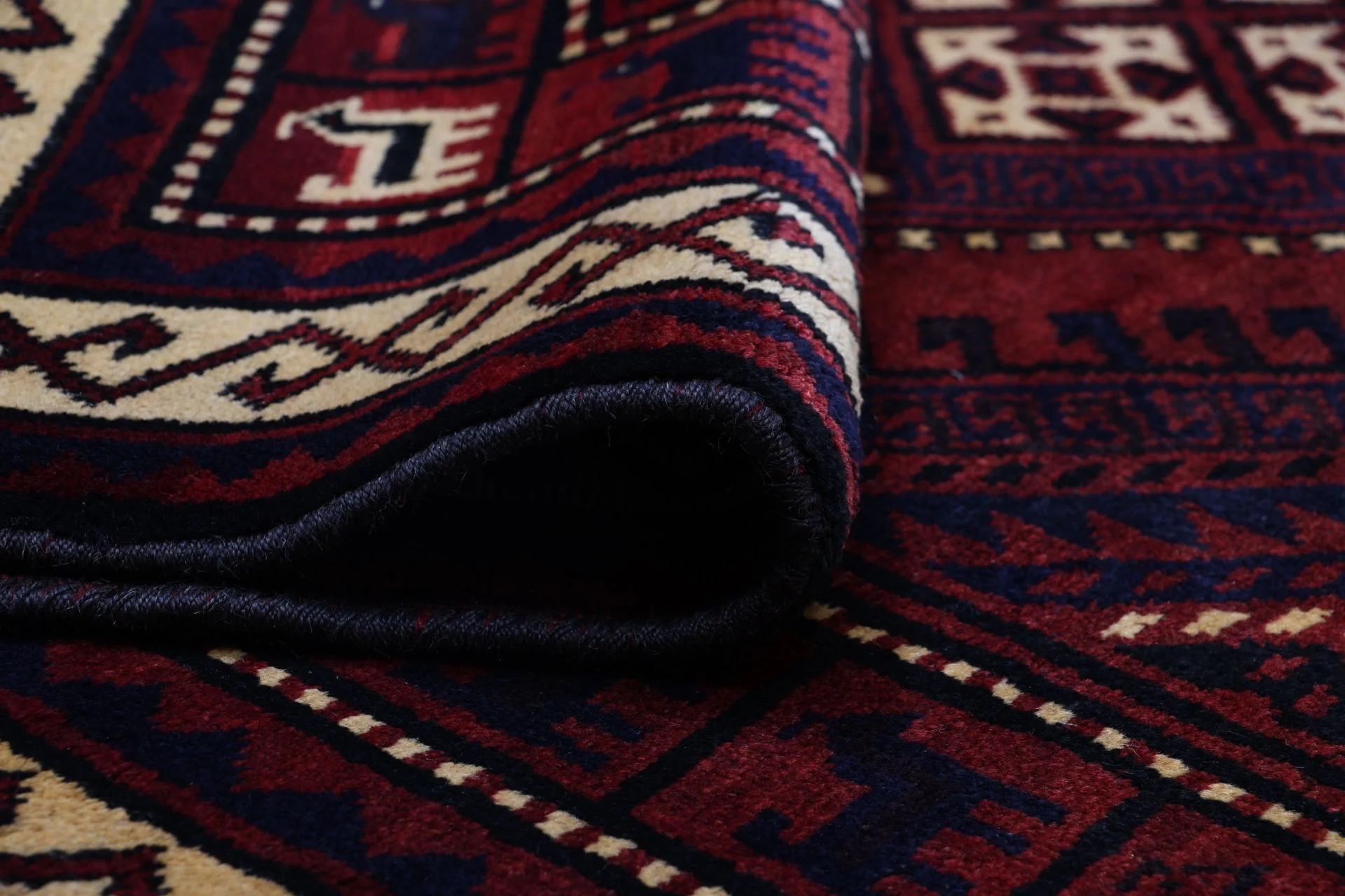 Hand-Knotted Wool Shiraz Persian Rug, 180 × 250 cm