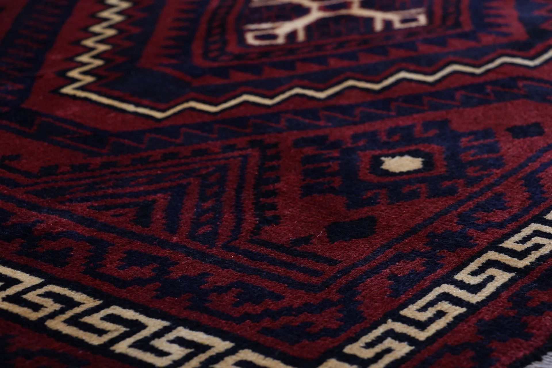 Shiraz Persian Rug — hand-knotted, 177 × 265 cm, Wool