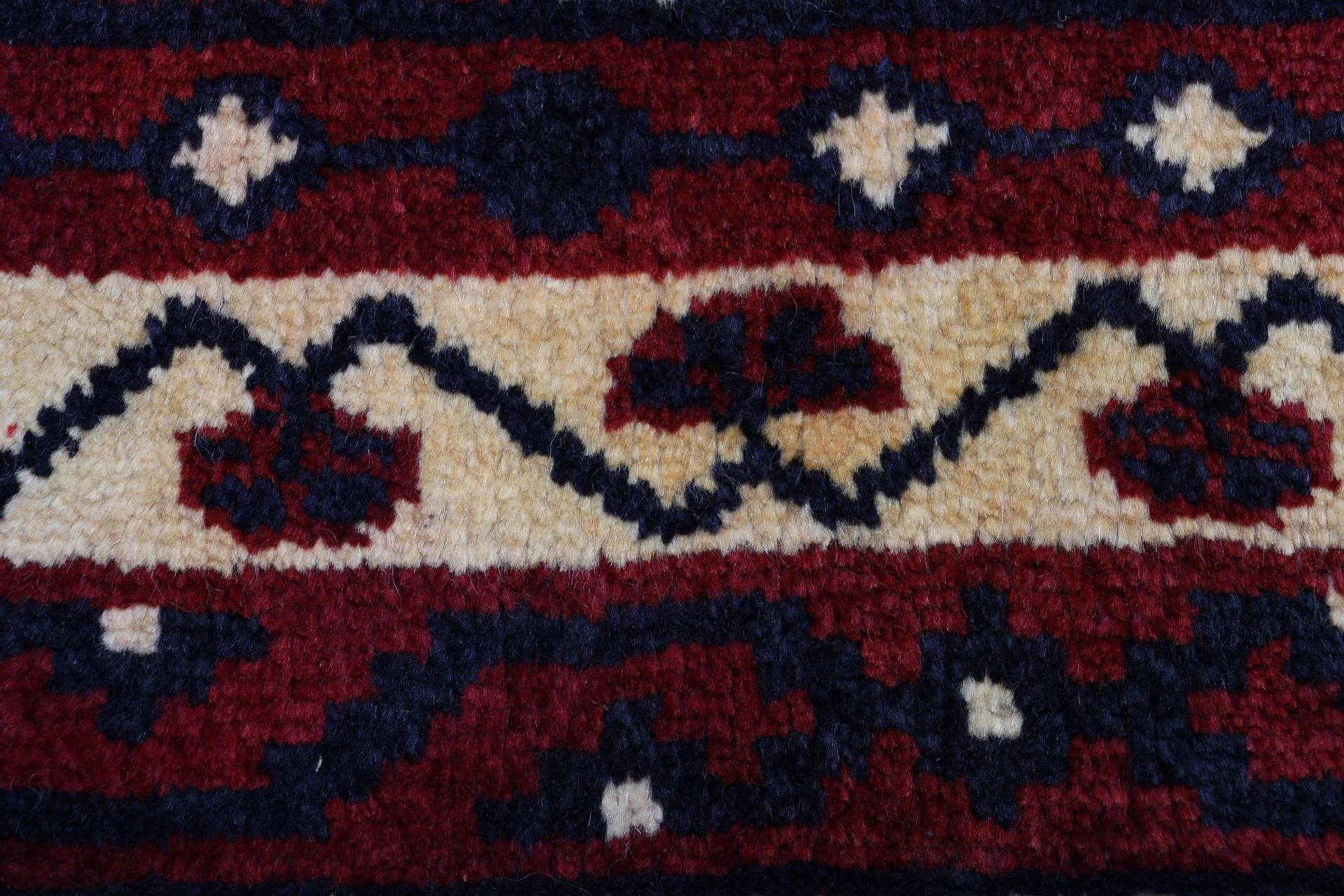 Shiraz Persian Rug — hand-knotted, 180 × 260 cm, Wool
