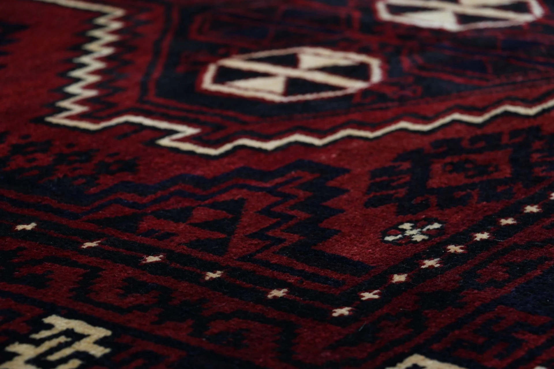 Shiraz Persian Rug — hand-knotted, 178 × 262 cm, Wool