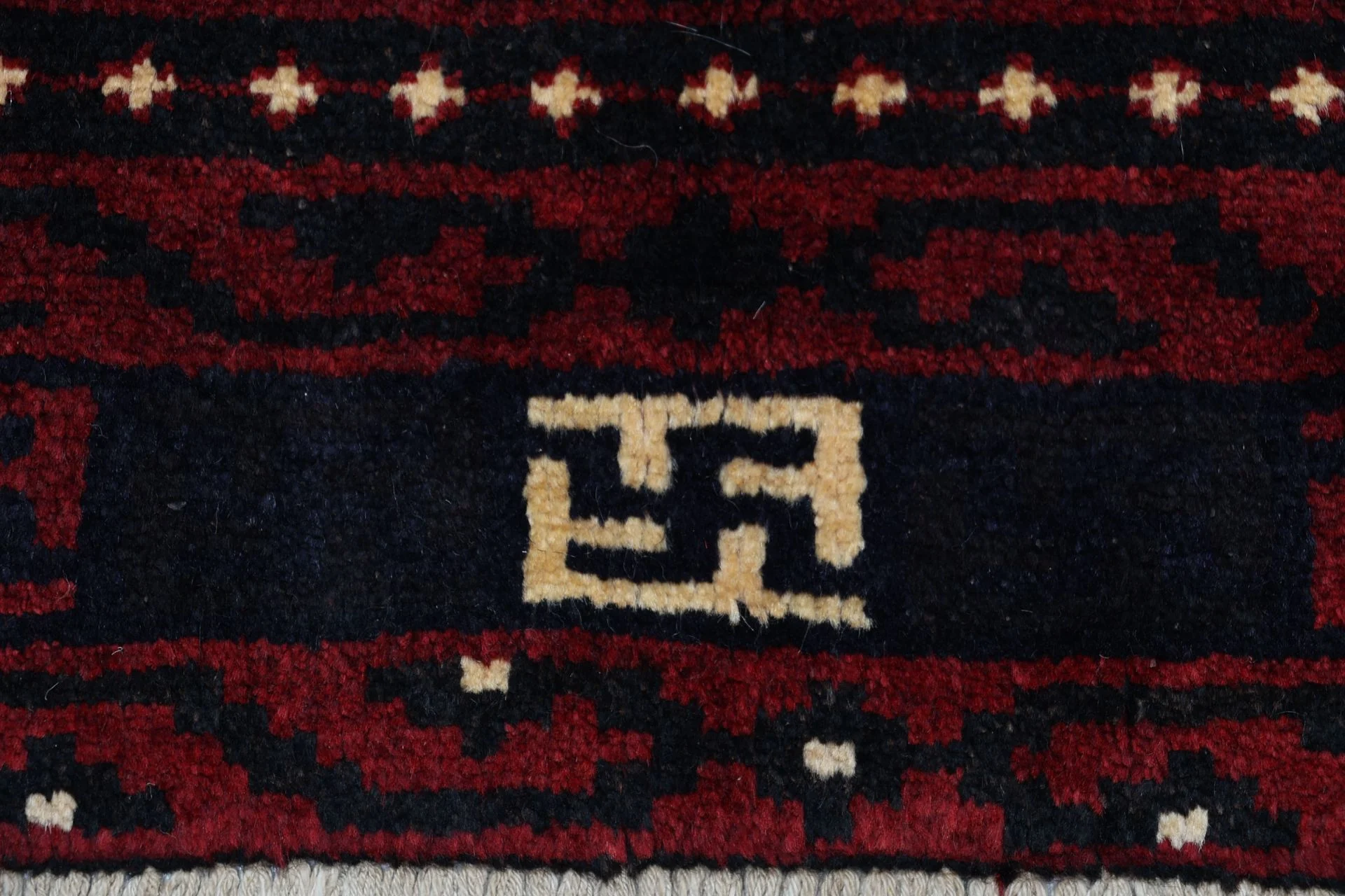 Shiraz Persian Rug — hand-knotted, 178 × 262 cm, Wool