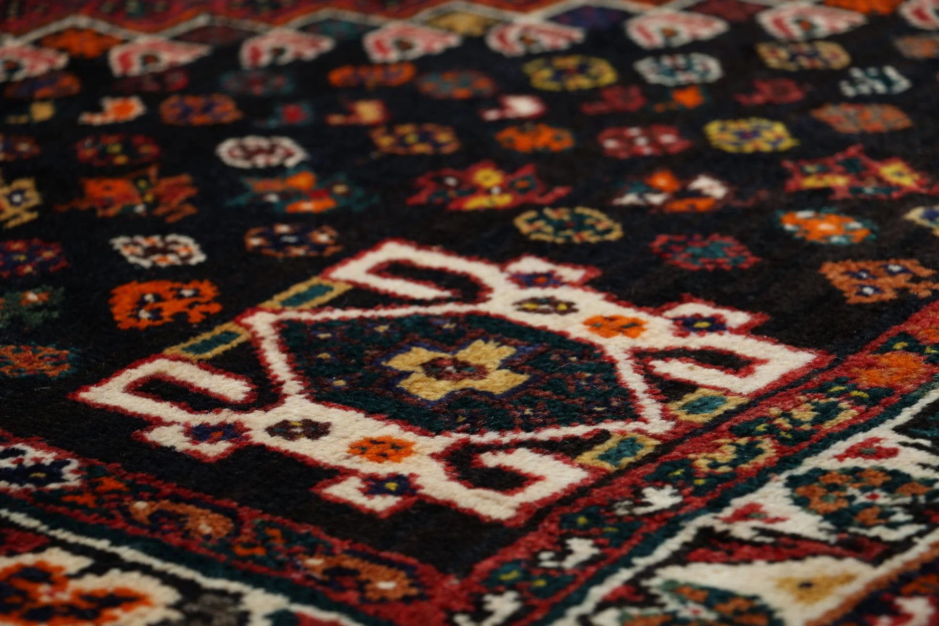 Shiraz Persian Rug — hand-knotted, 170 × 270 cm, Wool