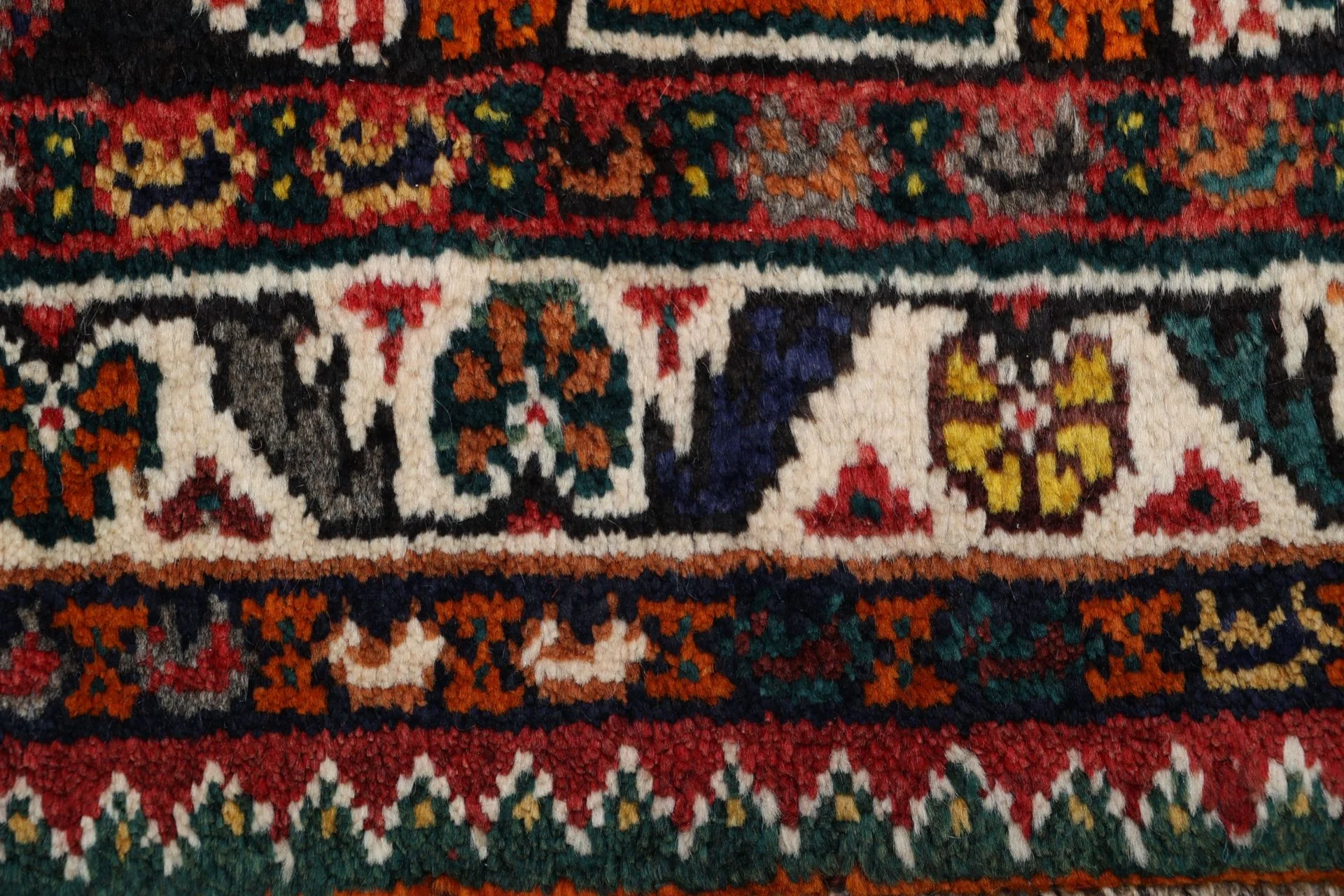 Shiraz Persian Rug — hand-knotted, 170 × 270 cm, Wool