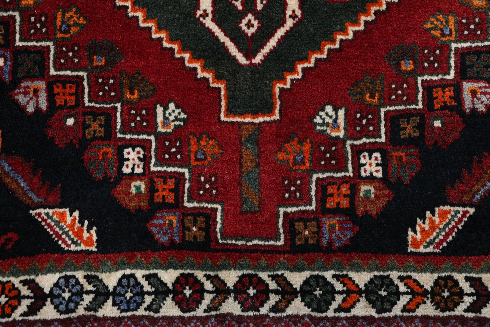 Shiraz Persian Rug 175 × 250 cm, Wool, hand-knotted