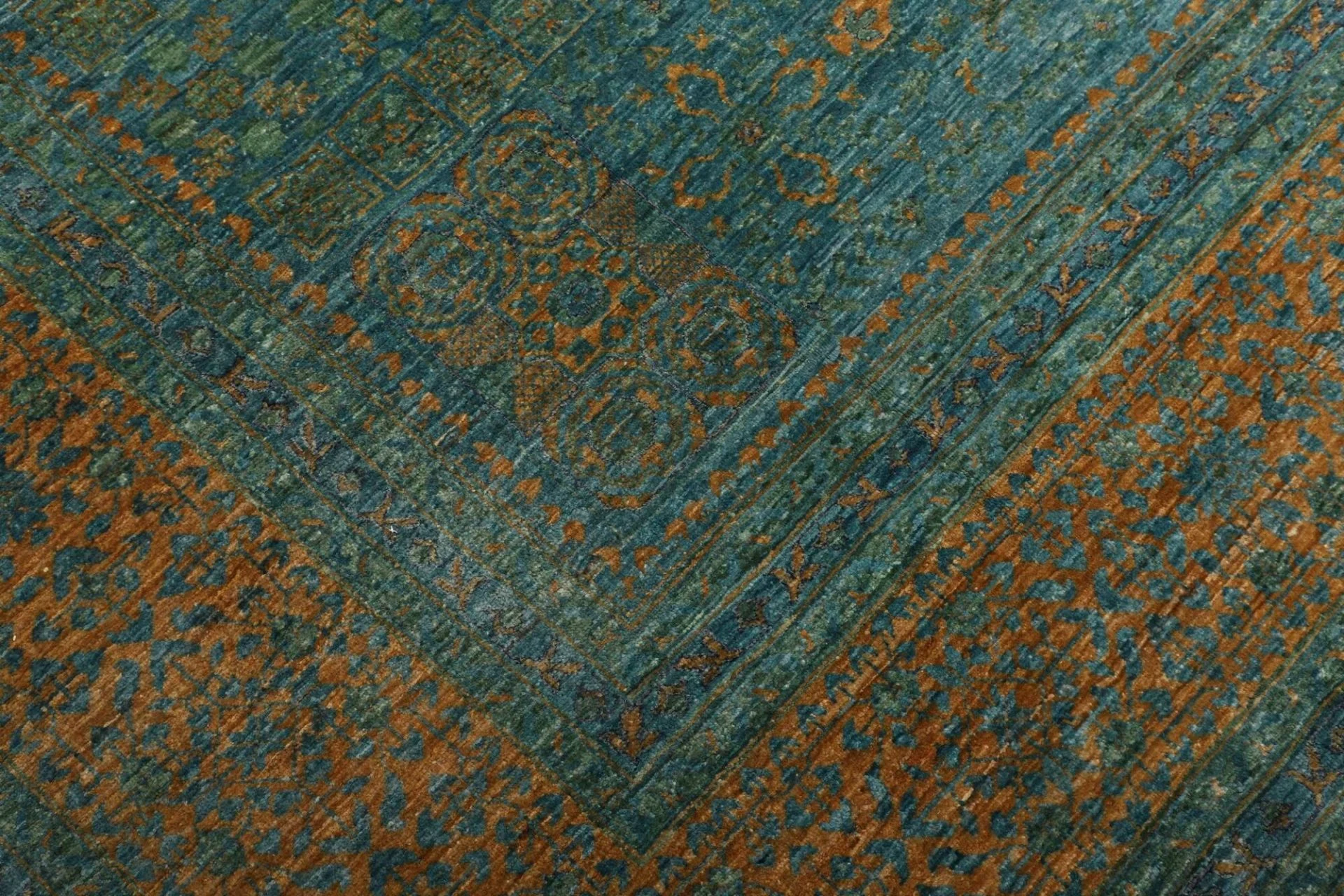 Mamluk Pakistani Rug — hand-knotted, 268 × 357 cm, Wool