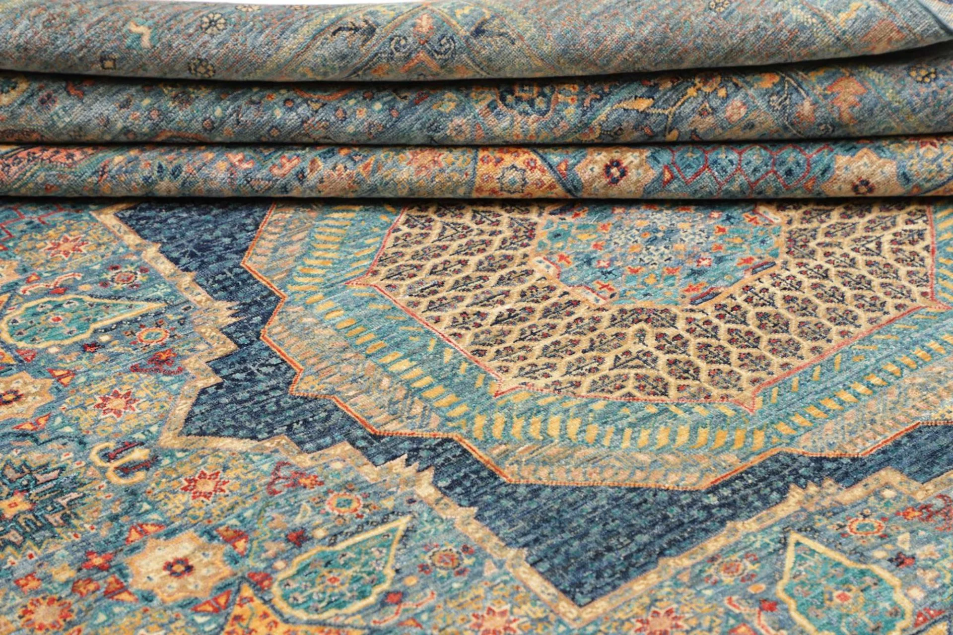 Hand-Knotted Wool Mamluk Pakistani Rug, 209 × 289 cm