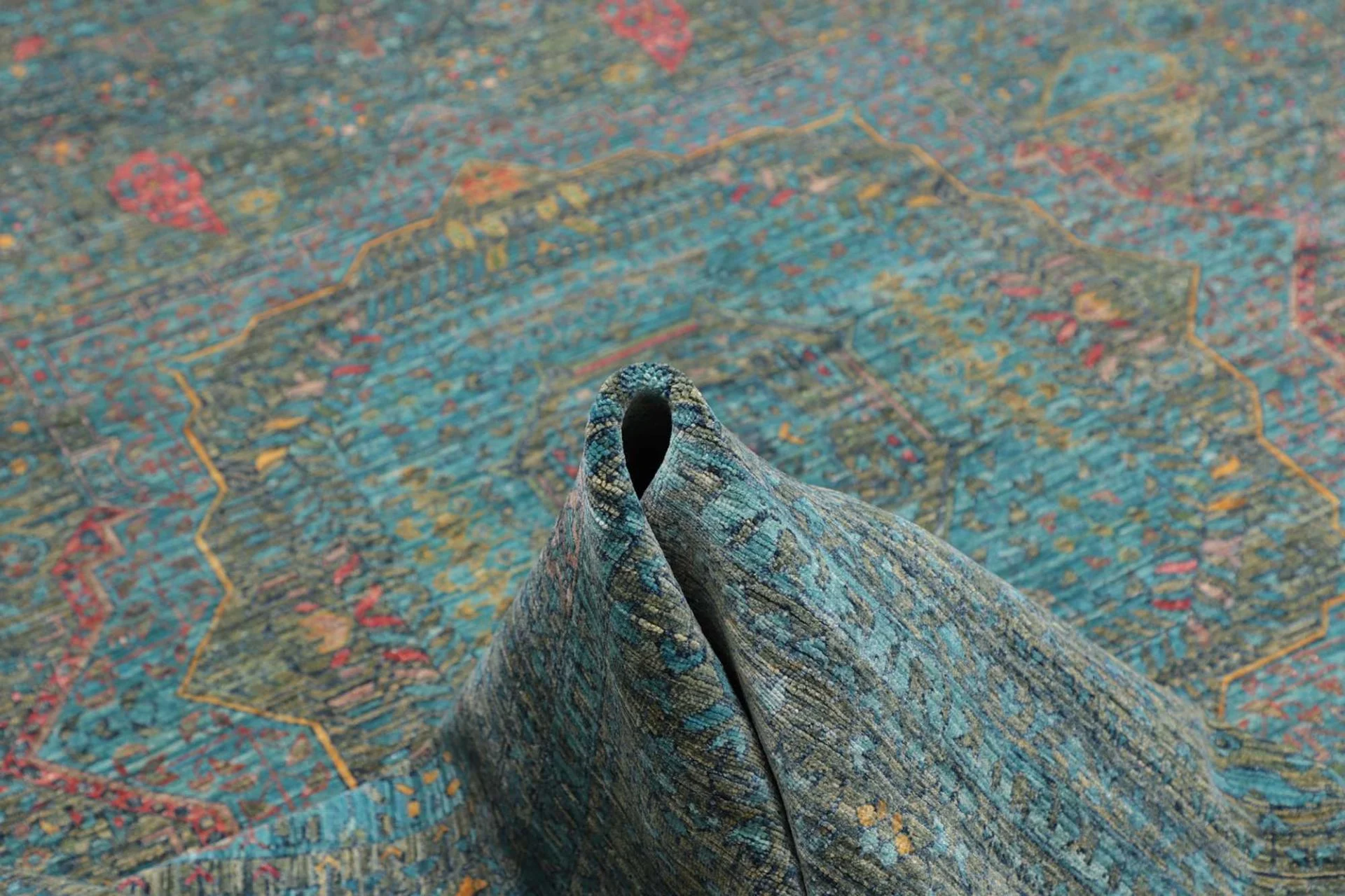 Hand-Knotted Wool Mamluk Pakistani Rug, 248 × 306 cm