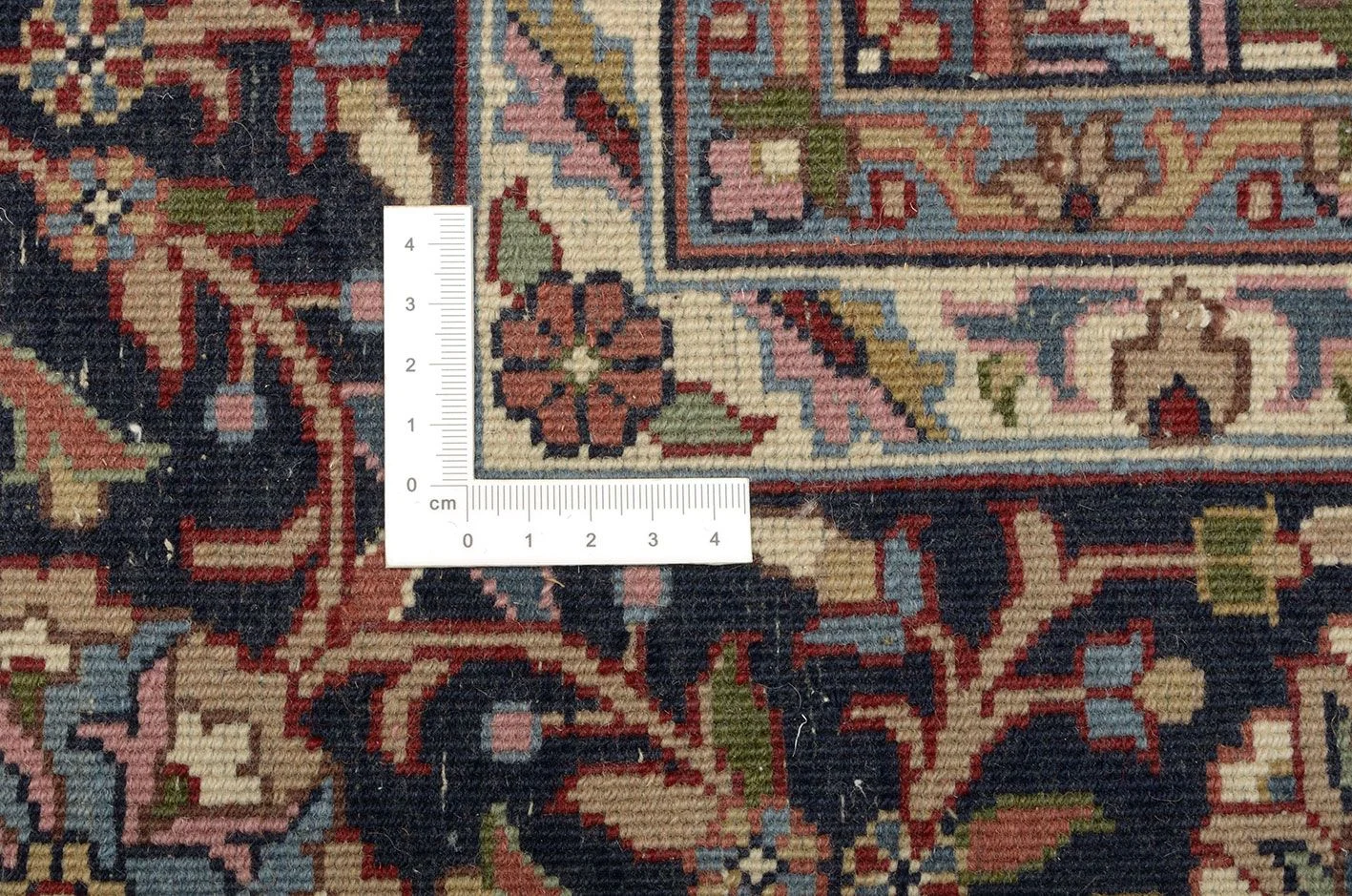 Isfahan Indian Rug 195 × 277 cm, Wool, hand-knotted