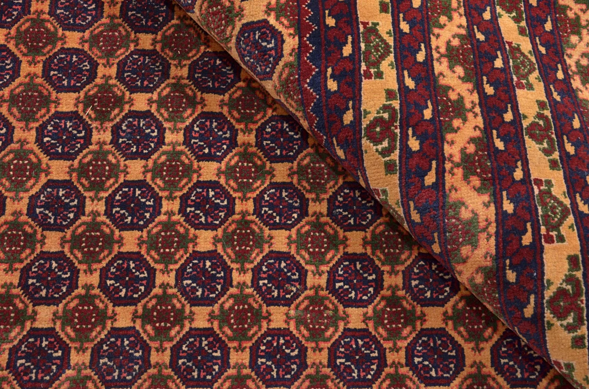 Pakistani Rug — hand-knotted, 197 × 291 cm, Wool