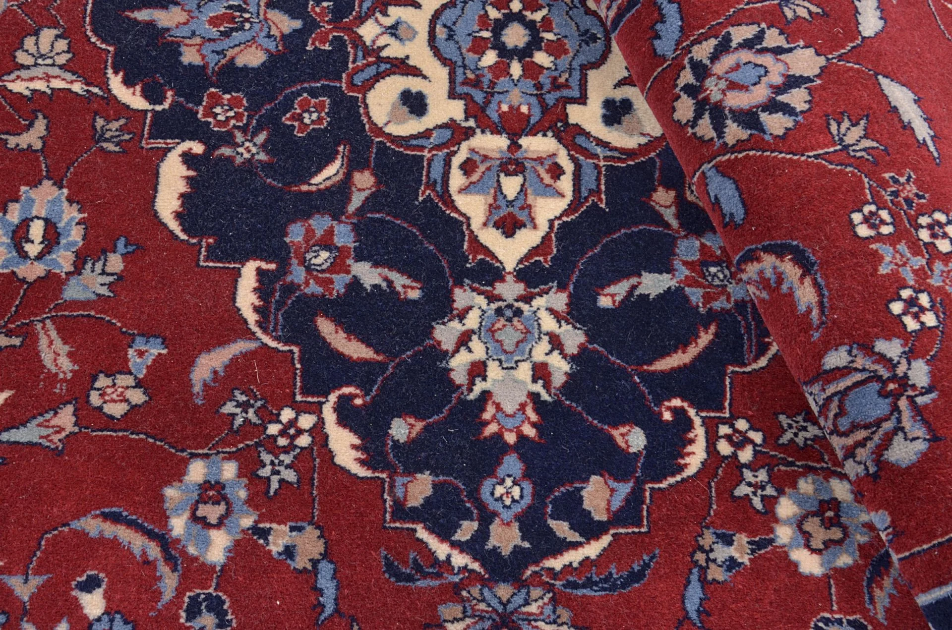 Isfahan Chinese Rug 200 × 200 cm, Wool, hand-knotted