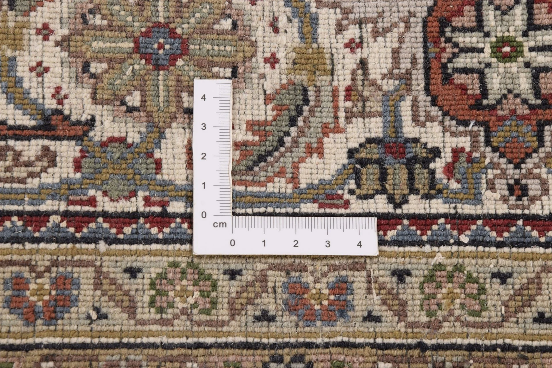 Tabriz Indian Rug 198 × 314 cm, hand-knotted