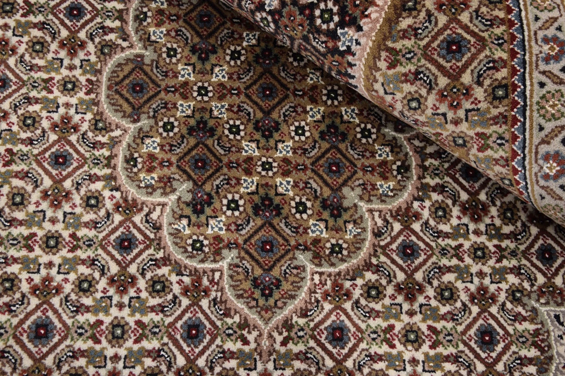 Tabriz Indian Rug 198 × 314 cm, hand-knotted