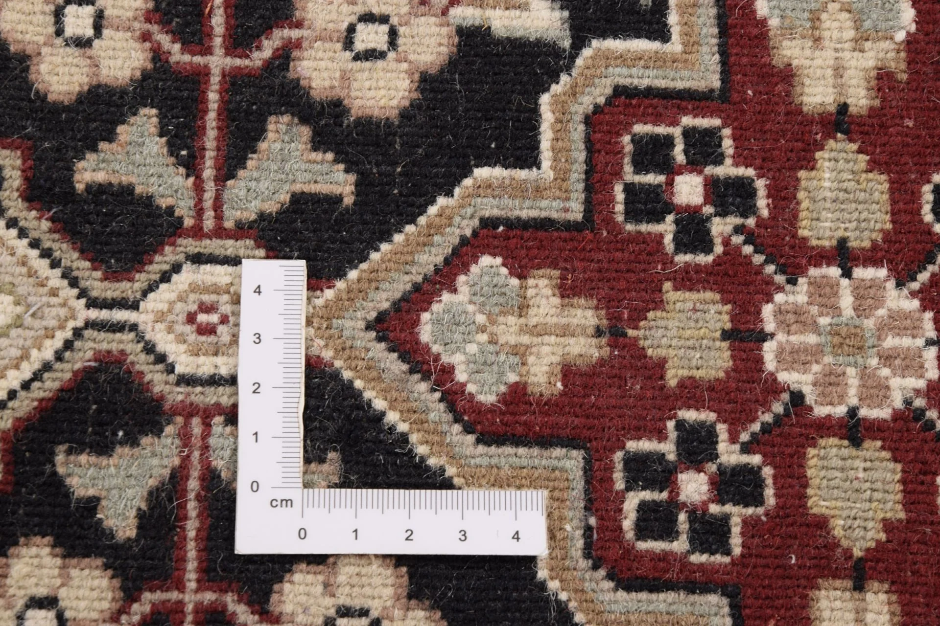 Tabriz Indian Rug 275 × 371 cm, hand-knotted