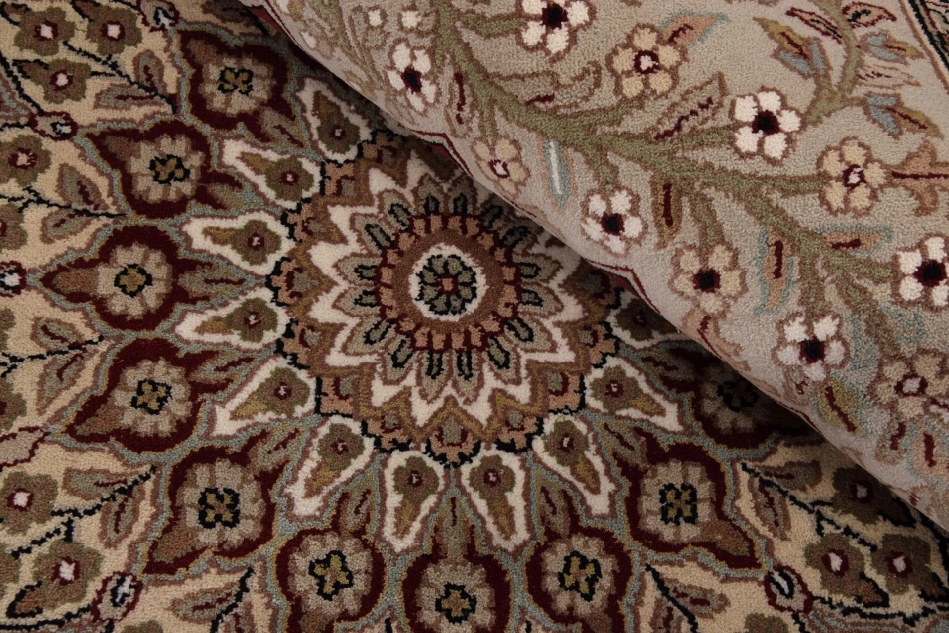 Tabriz Indian Rug 275 × 371 cm, hand-knotted