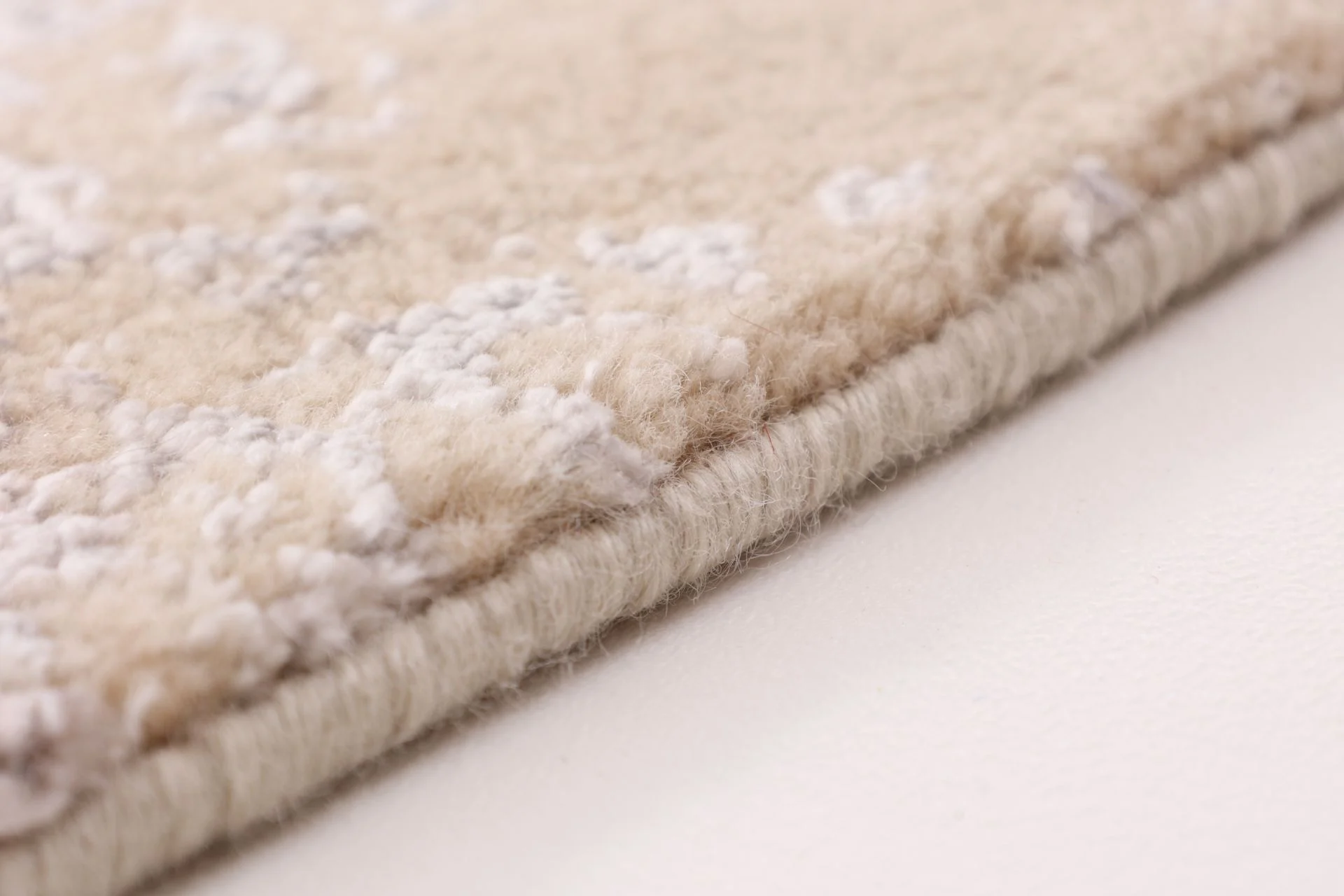 Indian Rug — hand-knotted, 280 × 369 cm, Wool