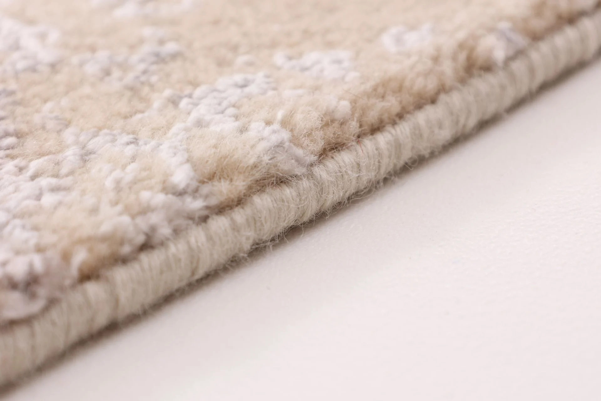 Indian Rug — hand-knotted, 280 × 369 cm, Wool