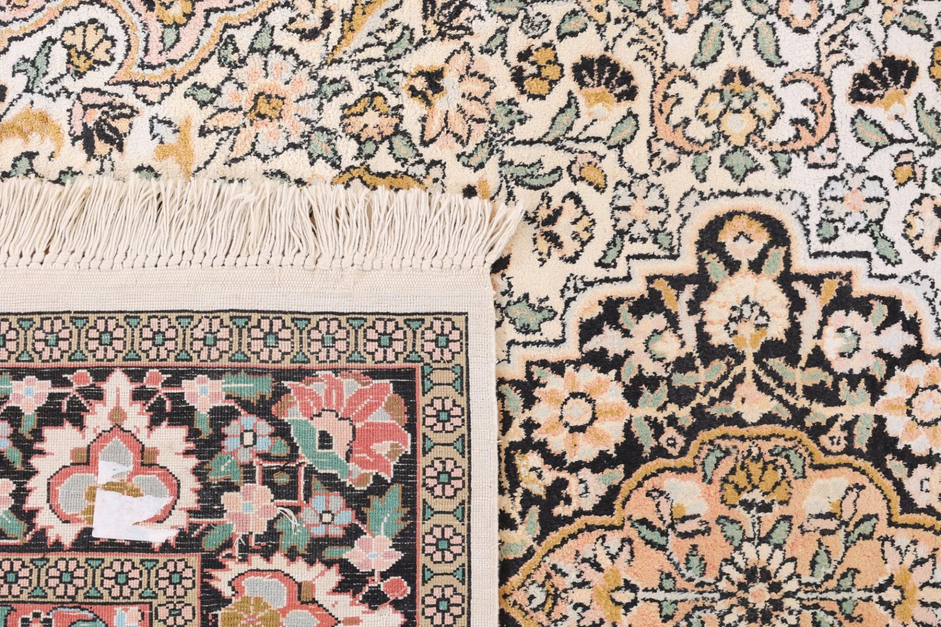 Indian Rug — hand-knotted, 184 × 124 cm, Wool