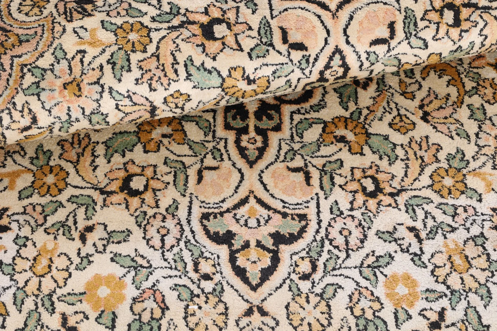 Indian Rug — hand-knotted, 184 × 124 cm, Wool