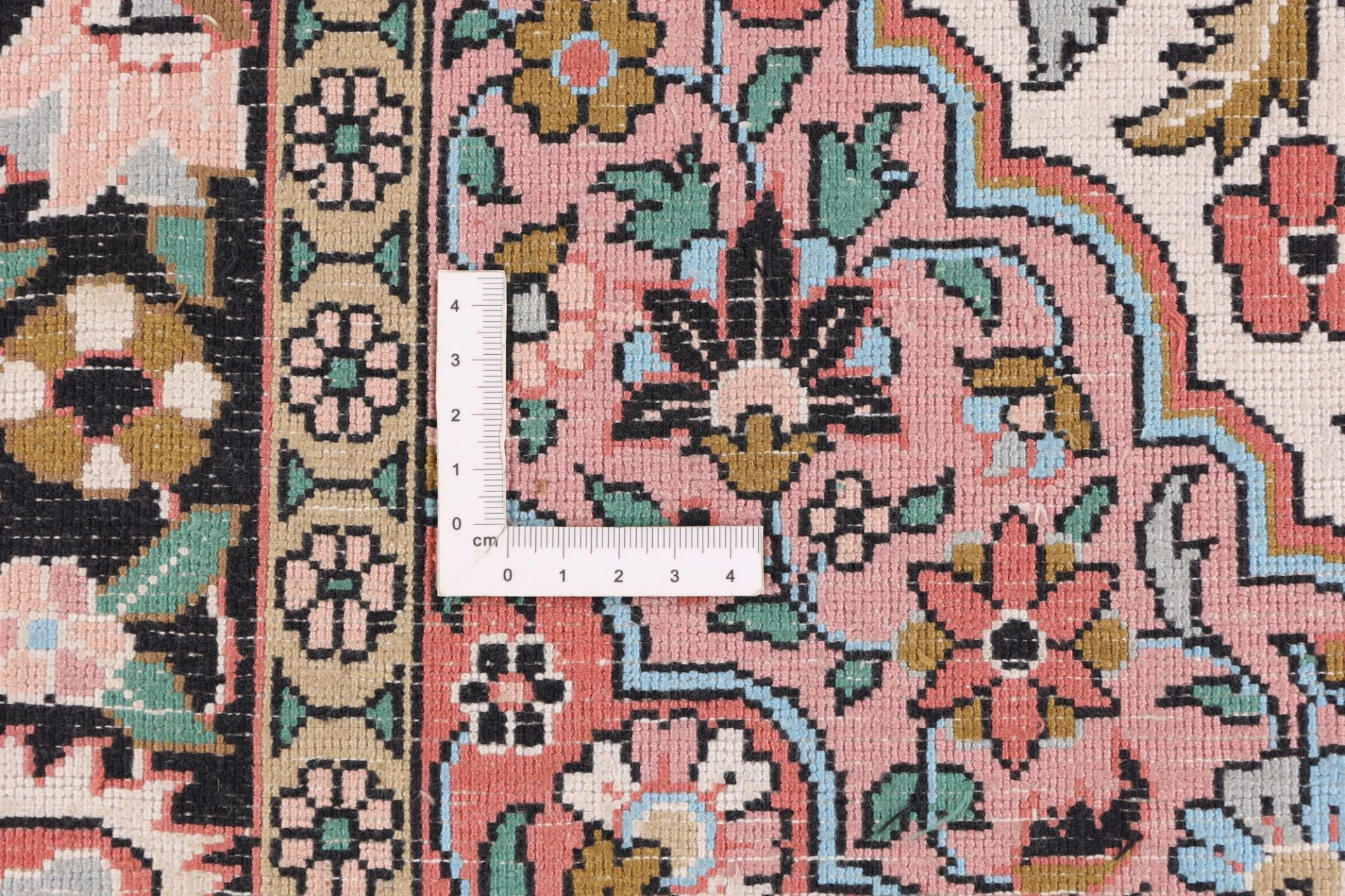 Indian Rug — hand-knotted, 184 × 124 cm, Wool