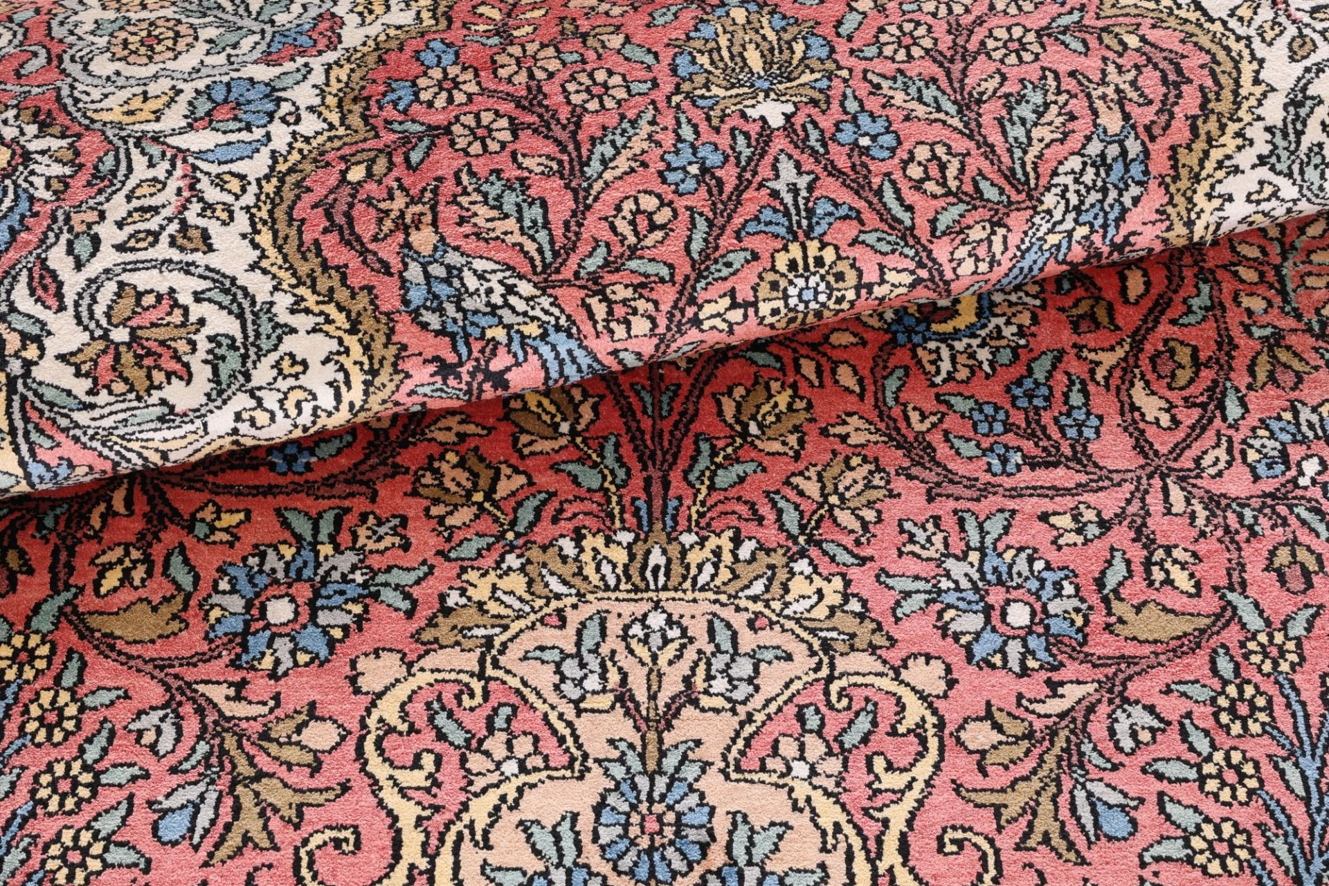 Indian Rug 186 × 127 cm, Wool, hand-knotted