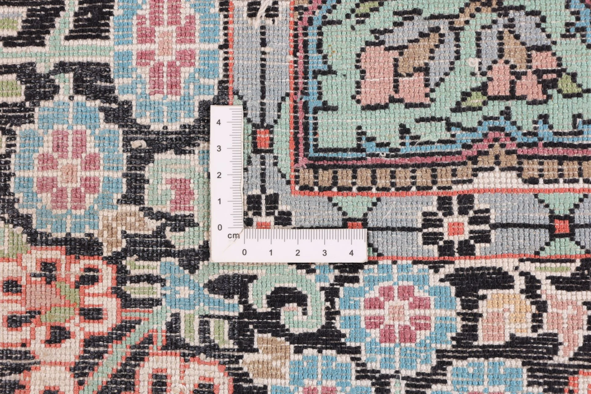 Indian Rug — hand-knotted, 188 × 128 cm, Wool