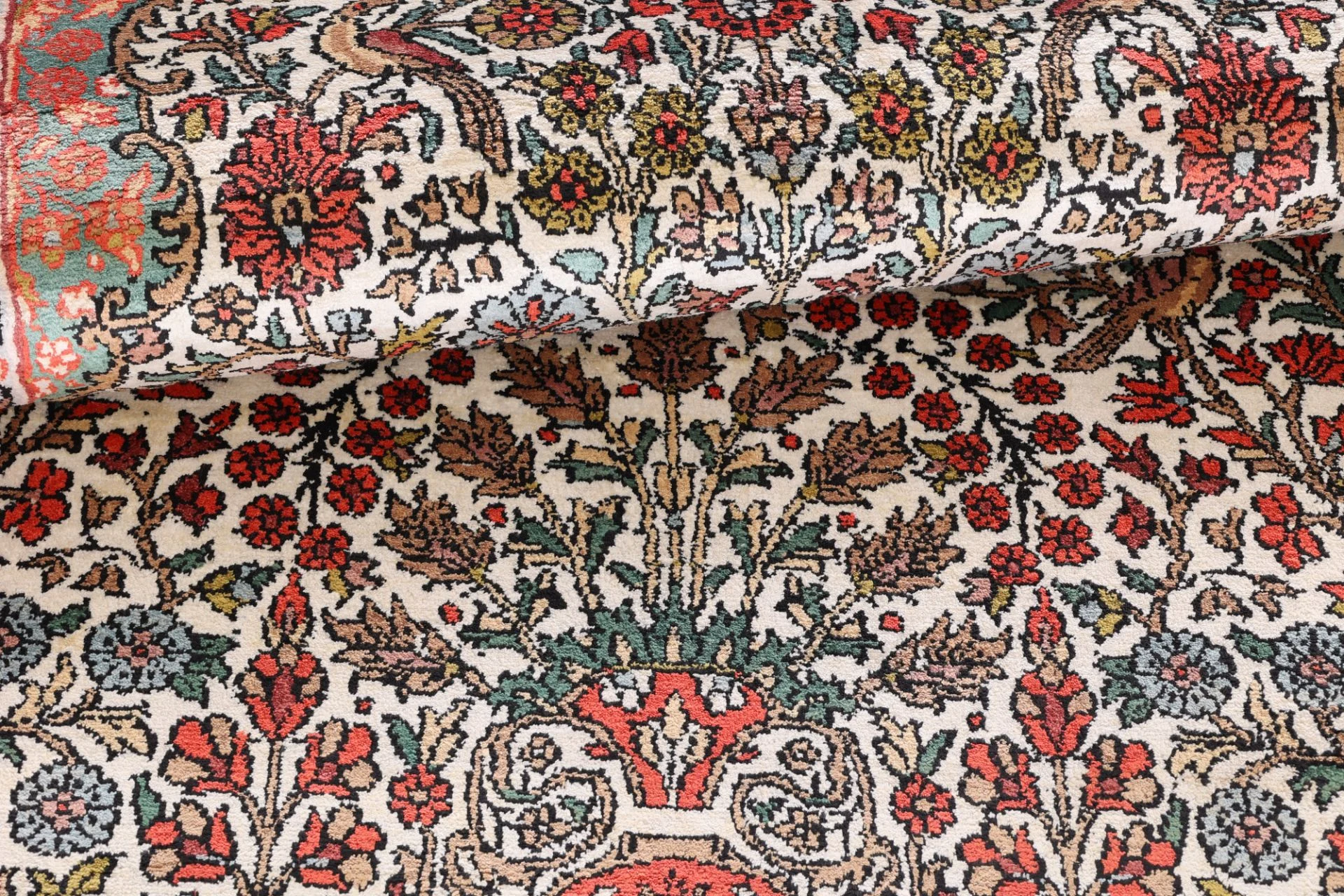 Indian Rug 192 × 118 cm, Wool, hand-knotted