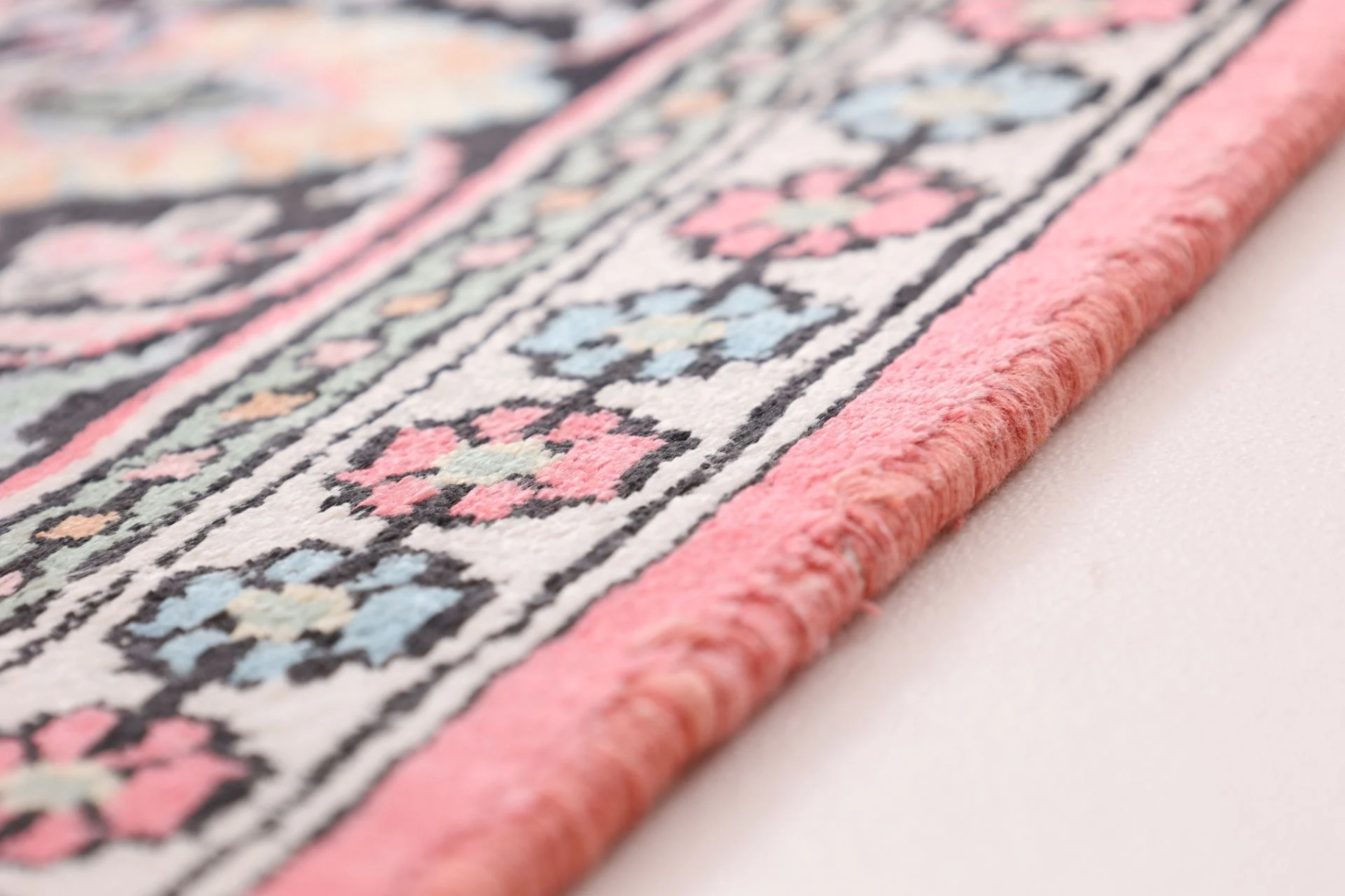 Hand-Knotted Wool Indian Rug, 190 × 125 cm