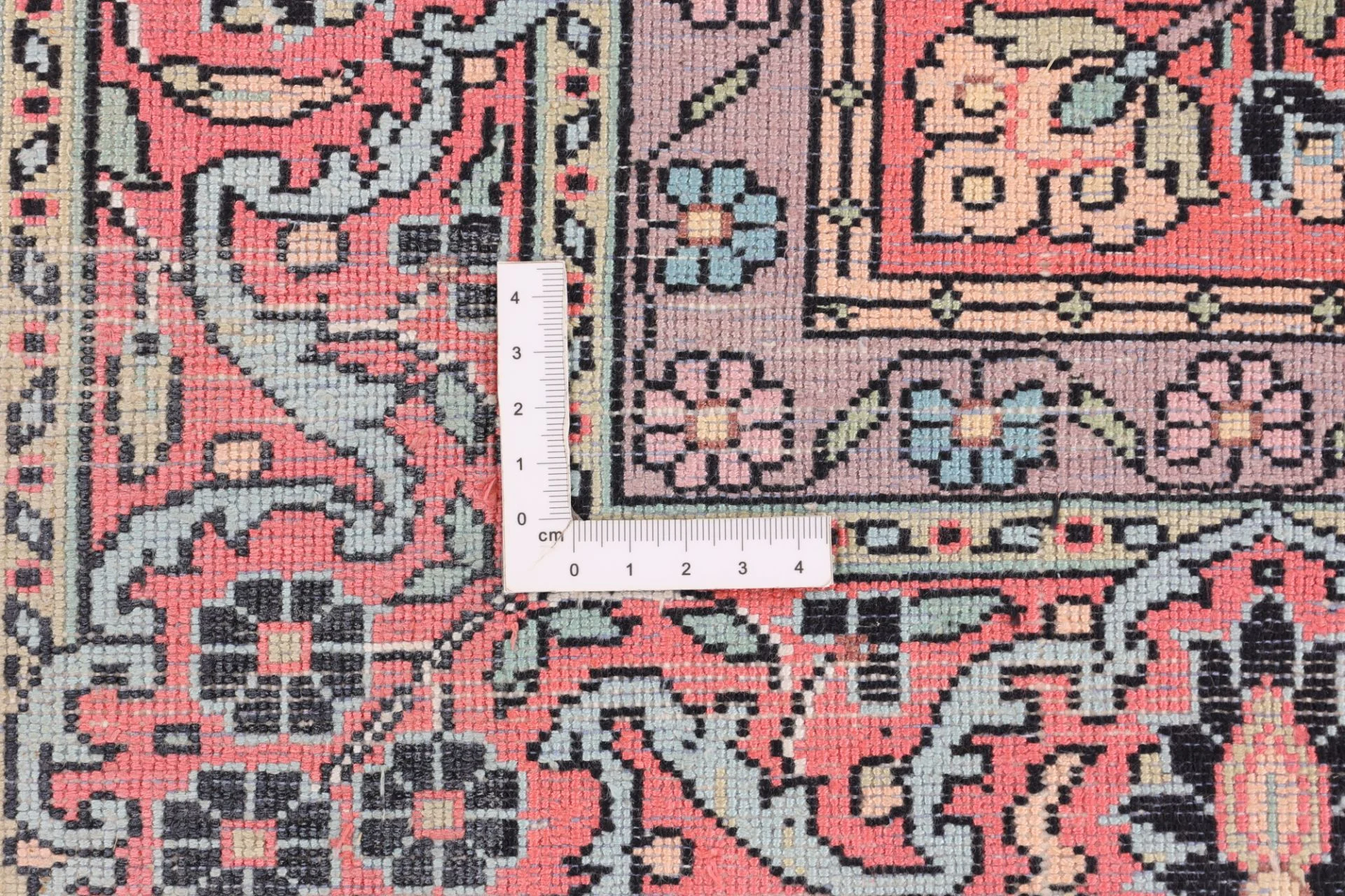Indian Rug — hand-knotted, 184 × 124 cm, Wool