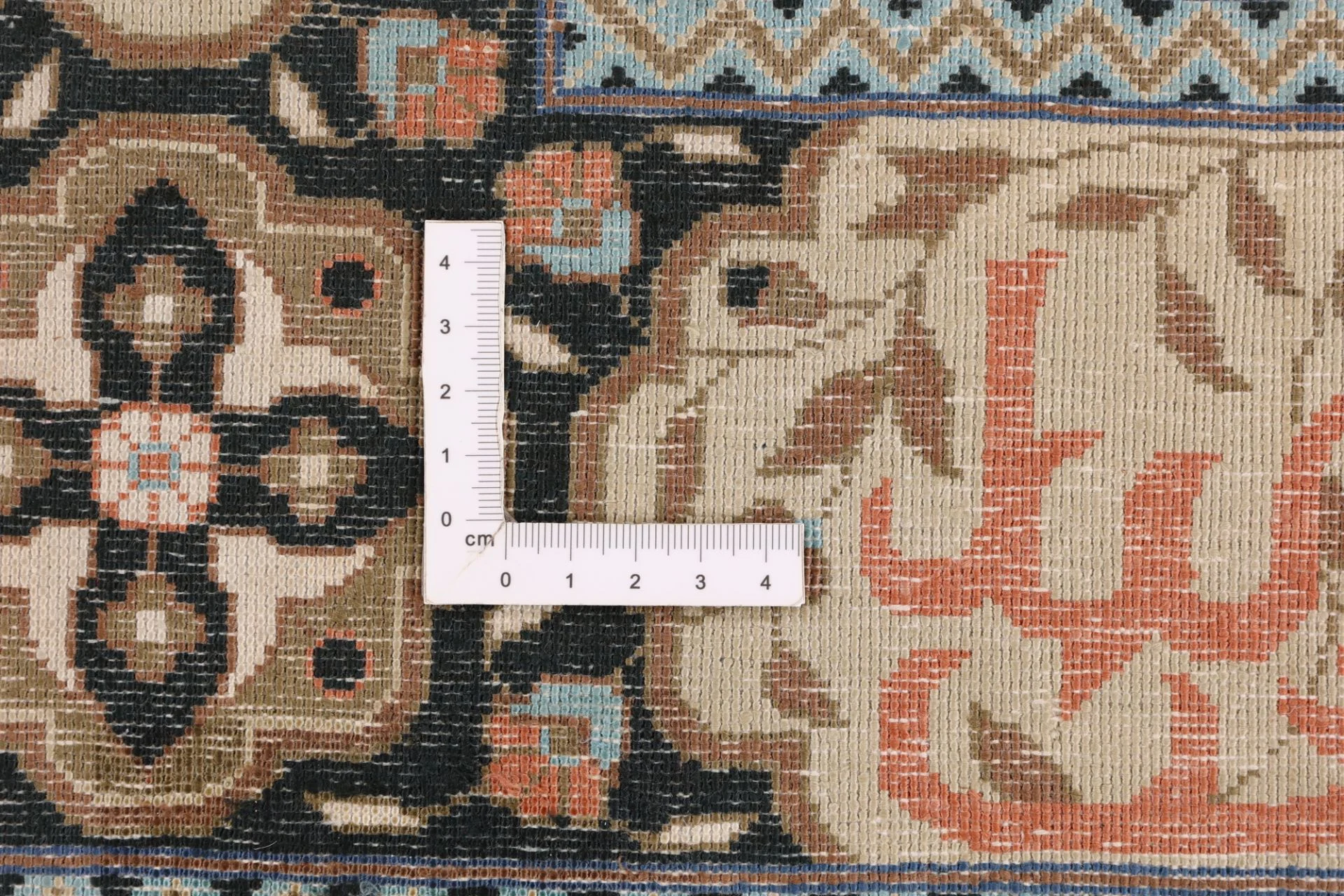 Indian Rug 184 × 122 cm, Wool, hand-knotted
