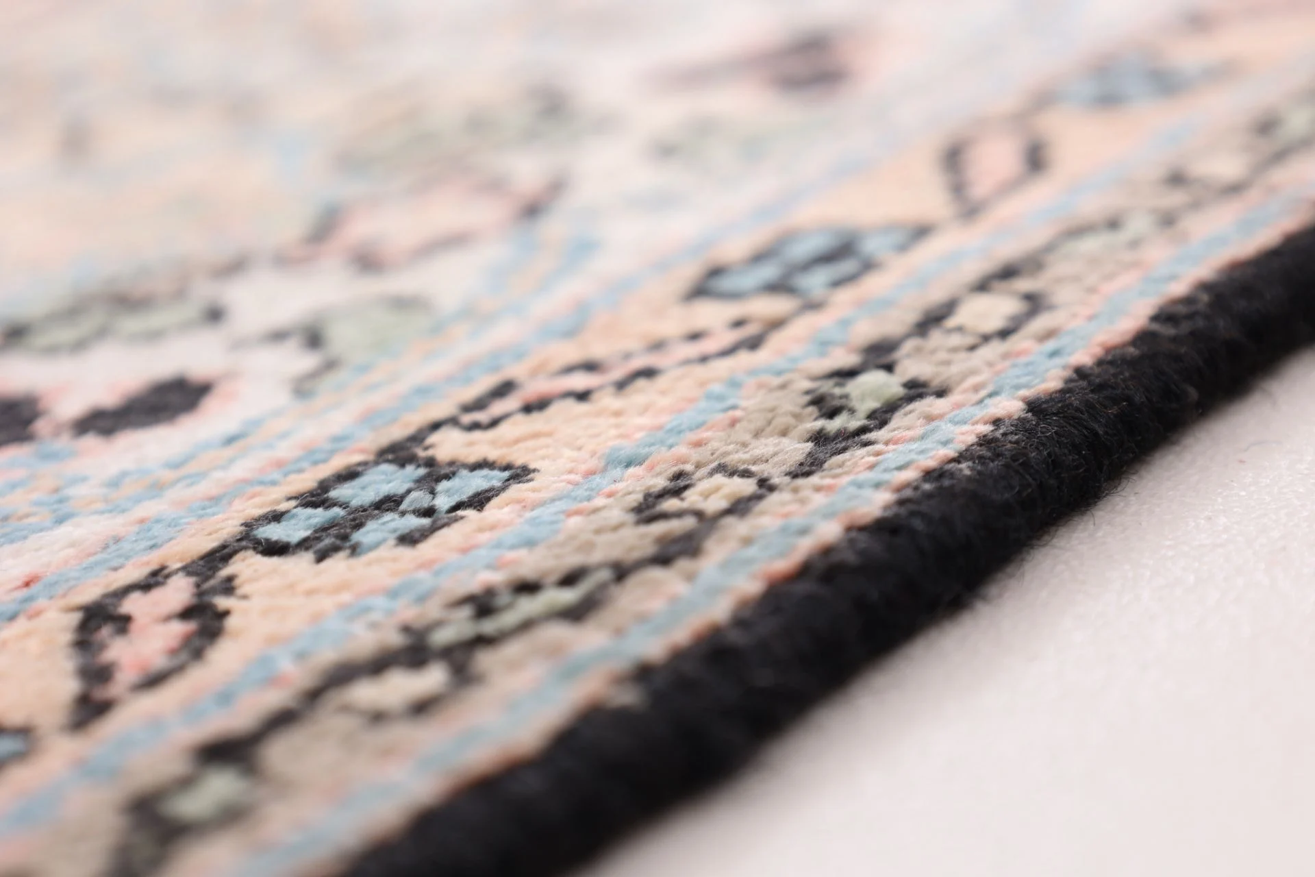 Hand-Knotted Wool Indian Rug, 206 × 150 cm