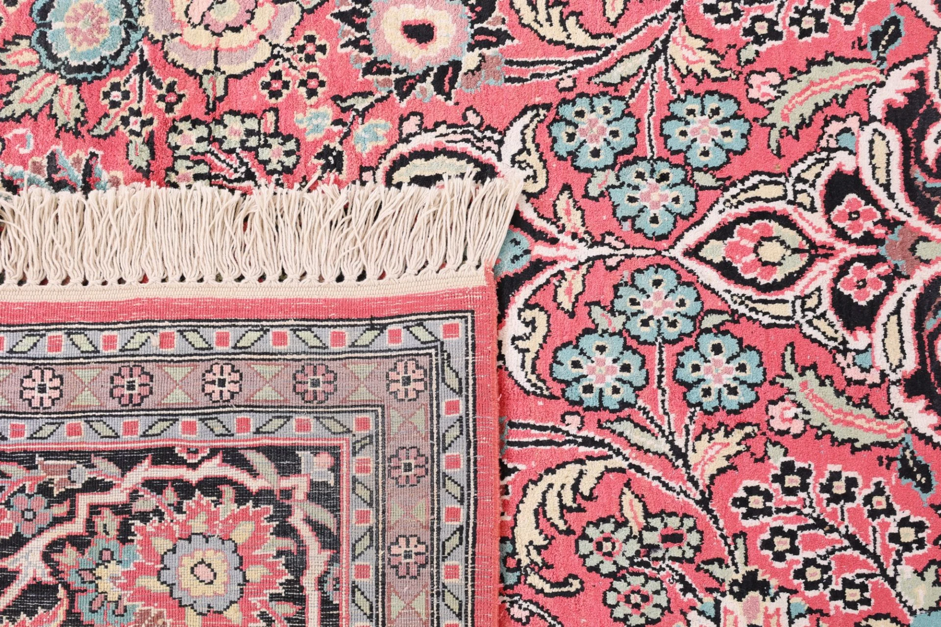 Indian Rug — hand-knotted, 277 × 184 cm, Wool