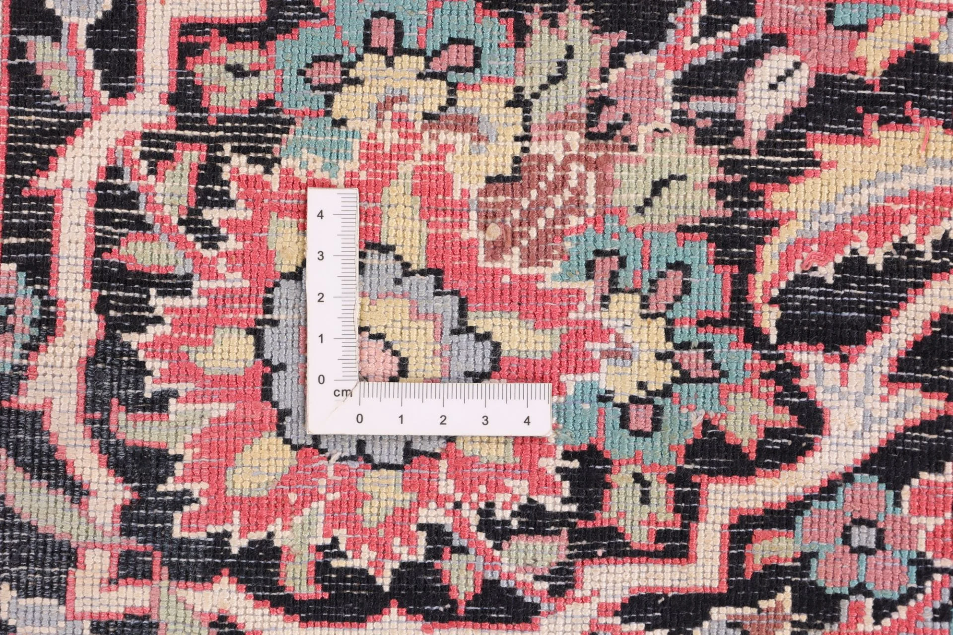 Indian Rug — hand-knotted, 277 × 184 cm, Wool
