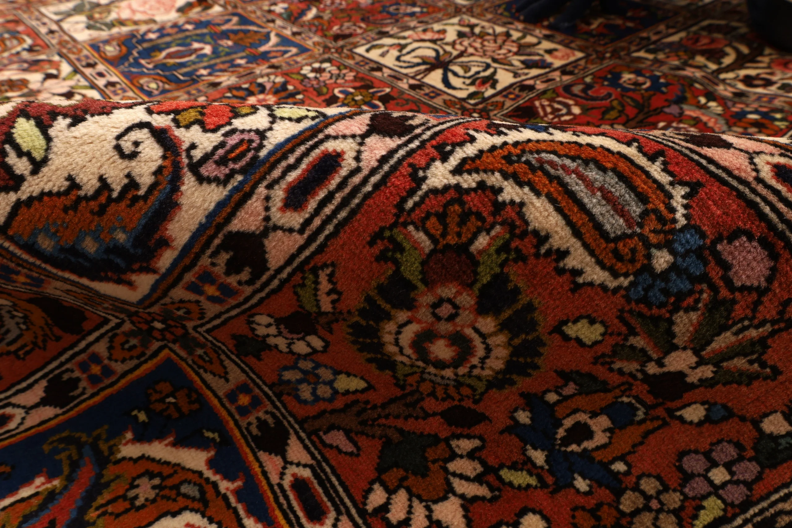 perserteppich-bakhtiar-305-x-204-cm-wolle-handgeknupft-rot-29-scaled Hand-Knotted Wool Bakhtiari Persian Rug, 305 × 204 cm