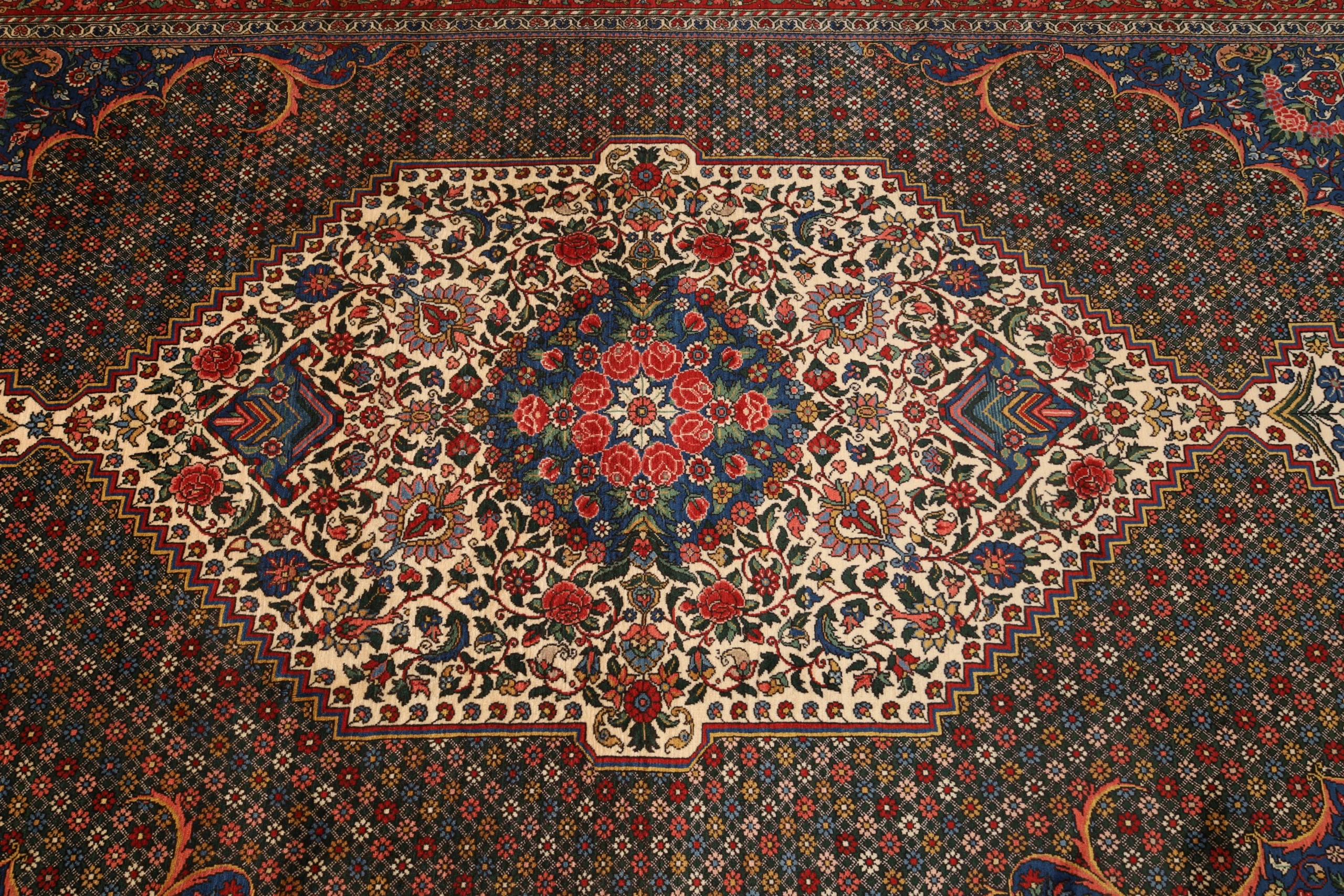 perserteppich-bakhtiari-319-x-206-cm-wolle-handgeknupft-21-scaled Bakhtiari Persian Rug — hand-knotted, 319 × 206 cm, Wool