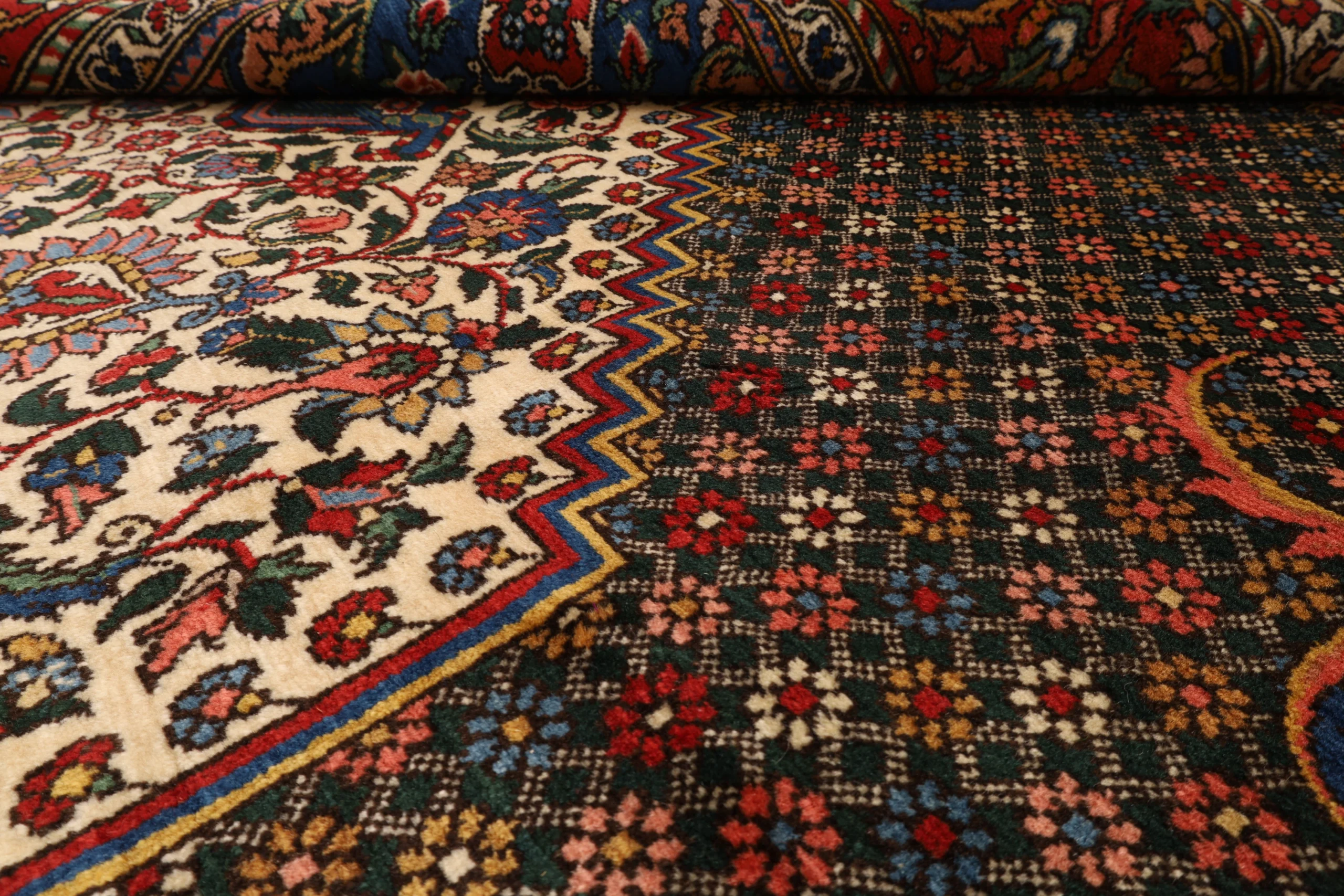 perserteppich-bakhtiari-319-x-206-cm-wolle-handgeknupft-26-scaled Bakhtiari Persian Rug — hand-knotted, 319 × 206 cm, Wool