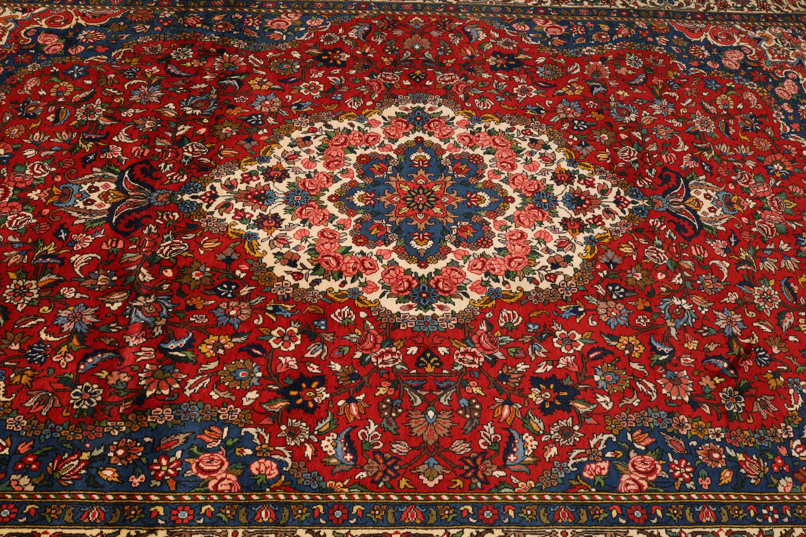 perserteppich-bakhtiari-303-x-203-cm-wolle-handgeknupft-37-scaled Hand-Knotted Wool Bakhtiari Persian Rug, 303 × 203 cm