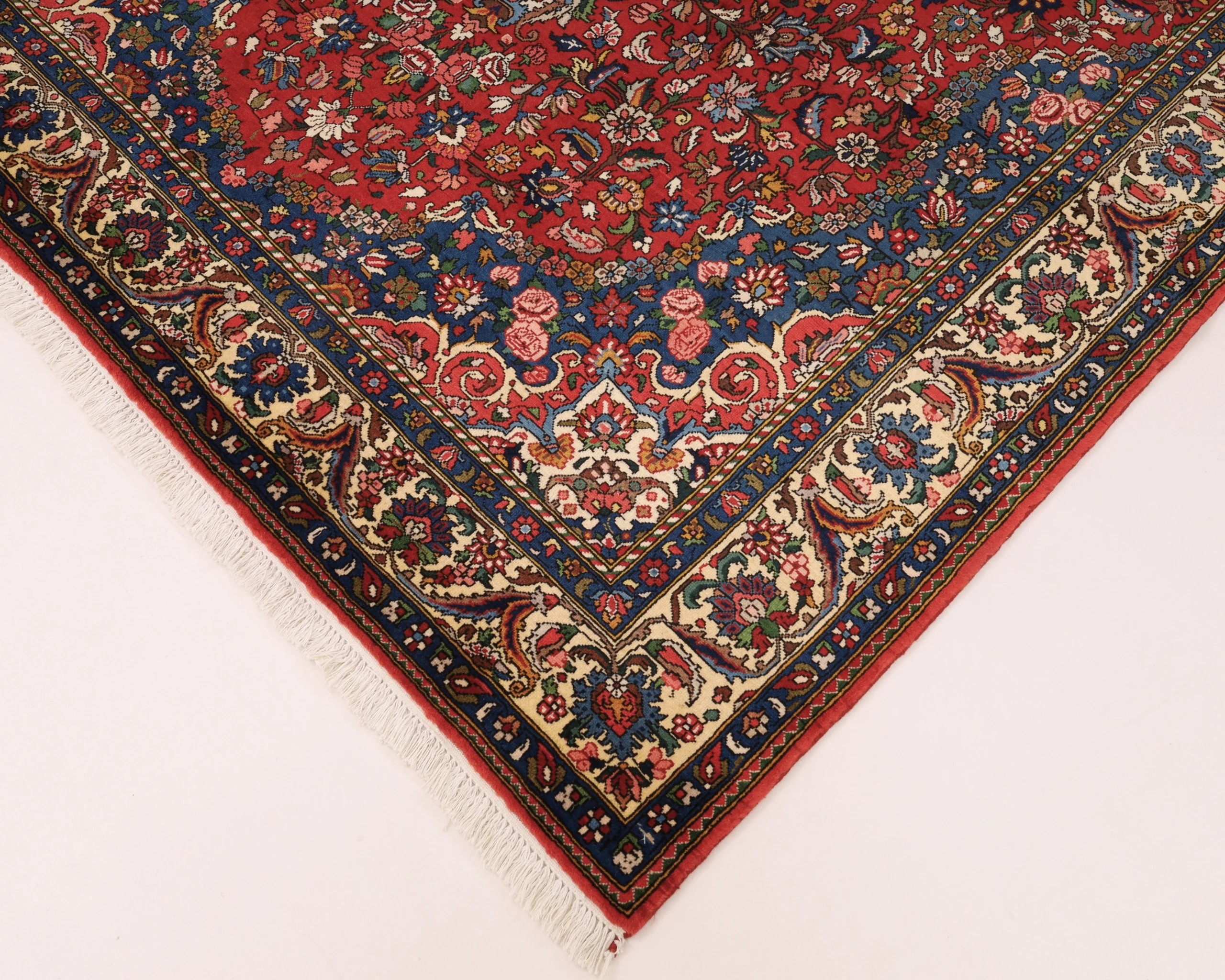 perserteppich-bakhtiari-303-x-203-cm-wolle-handgeknupft-43-scaled Hand-Knotted Wool Bakhtiari Persian Rug, 303 × 203 cm