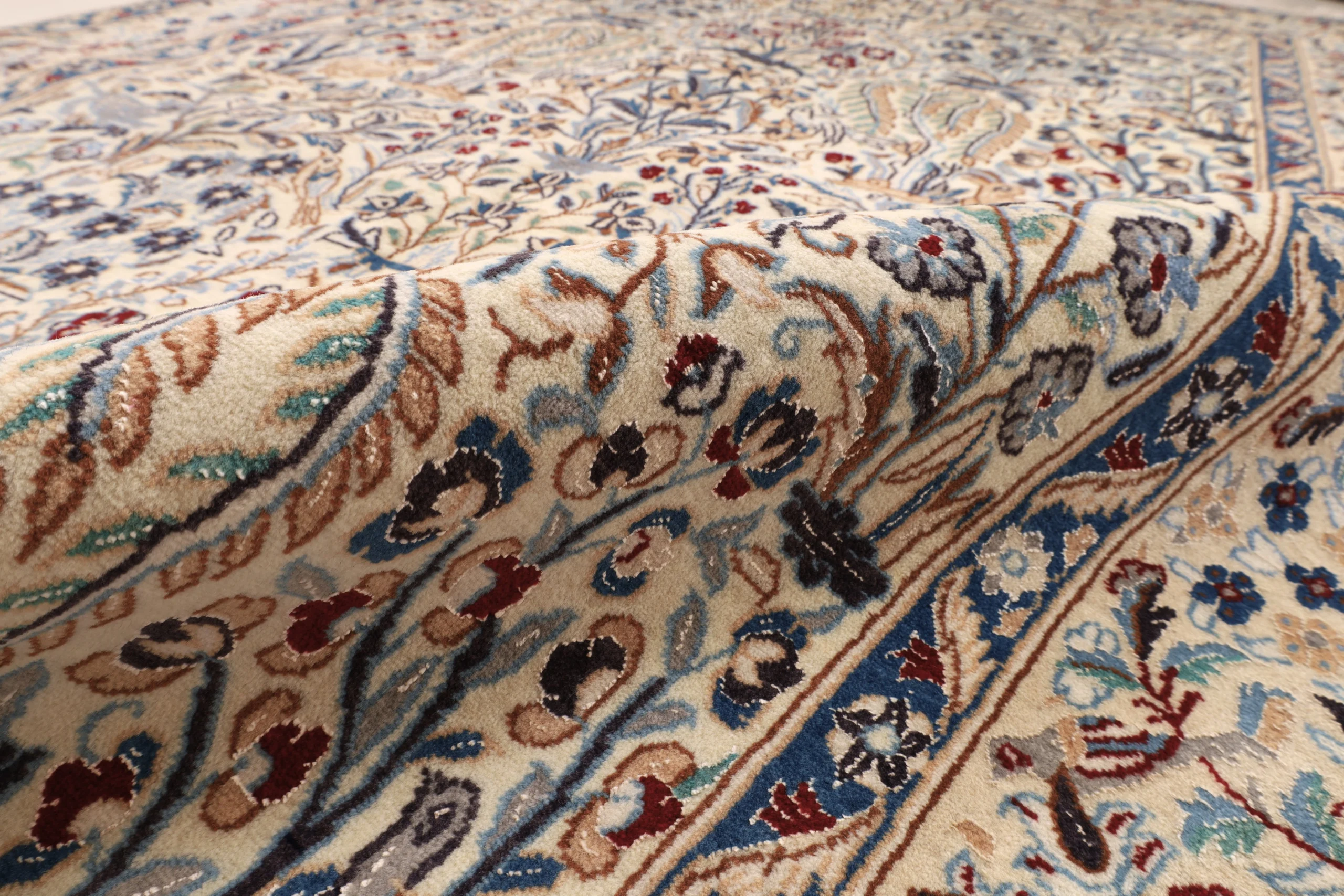 Nain Persian Rug 196 × 128 cm, Wool, hand-knotted