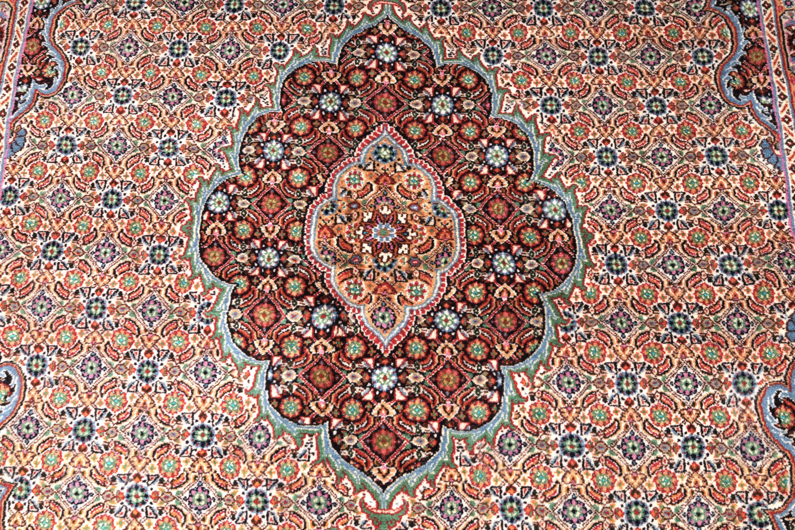 perserteppich-moud-192-x-152-cm-wolle-und-seide-handgeknupft-19-scaled Hand-Knotted Wool & Silk Moud Persian Rug, 192 × 152 cm