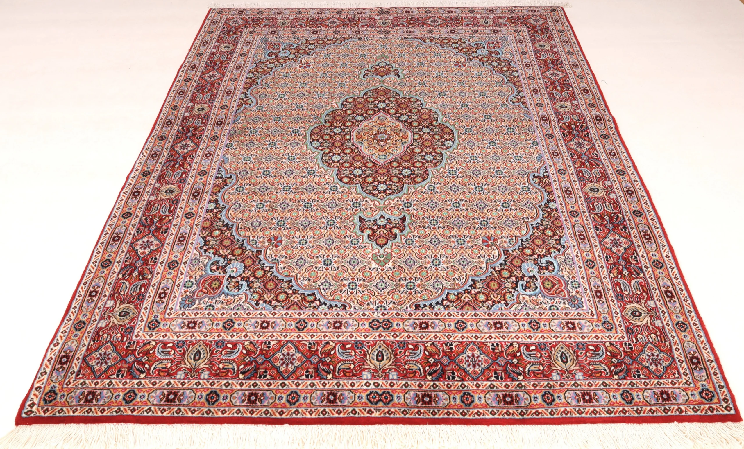 perserteppich-moud-192-x-152-cm-wolle-und-seide-handgeknupft-23-scaled Hand-Knotted Wool & Silk Moud Persian Rug, 192 × 152 cm