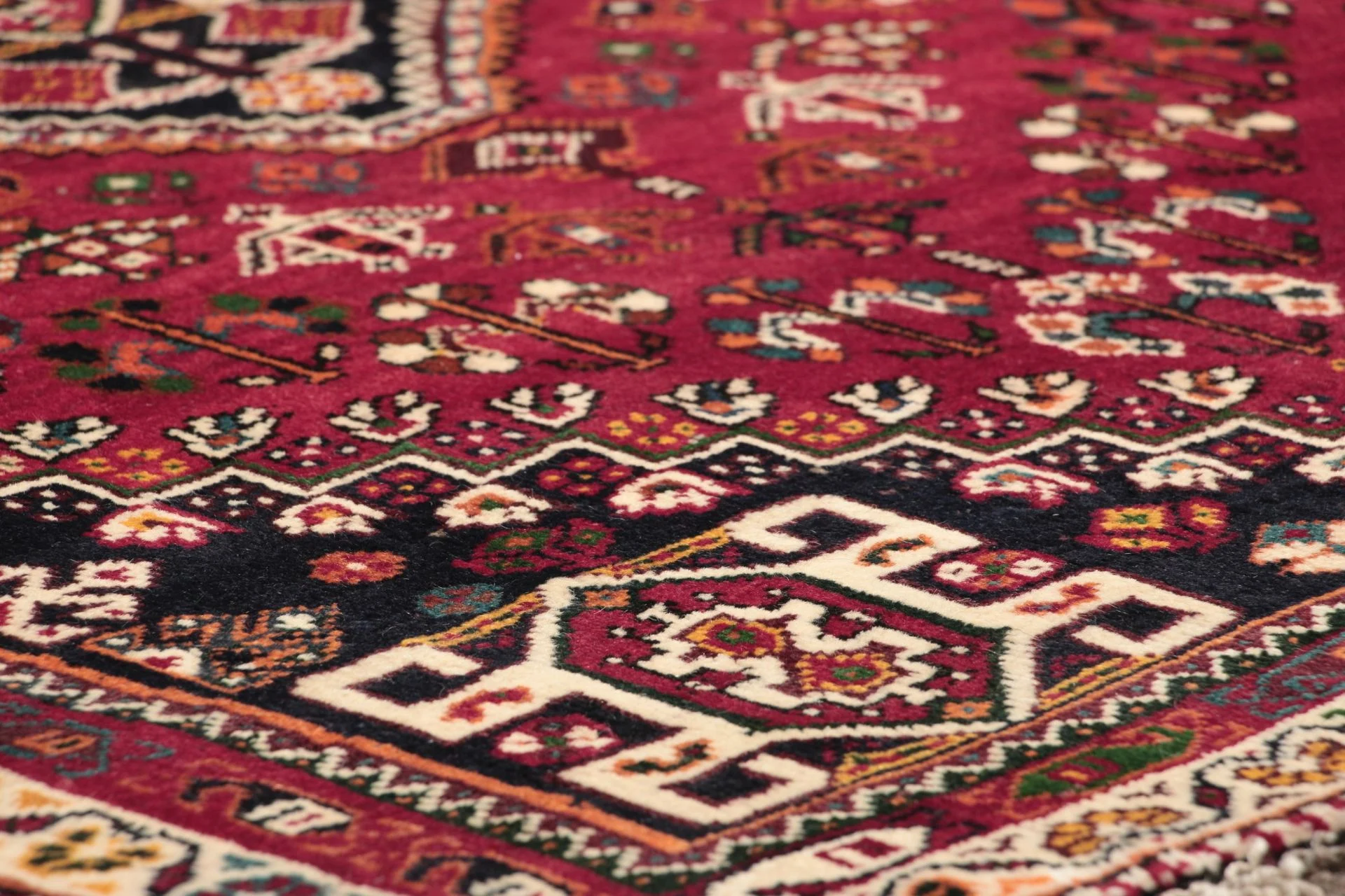 Qashqai Persian Rug 120 × 175 cm, Wool, hand-knotted